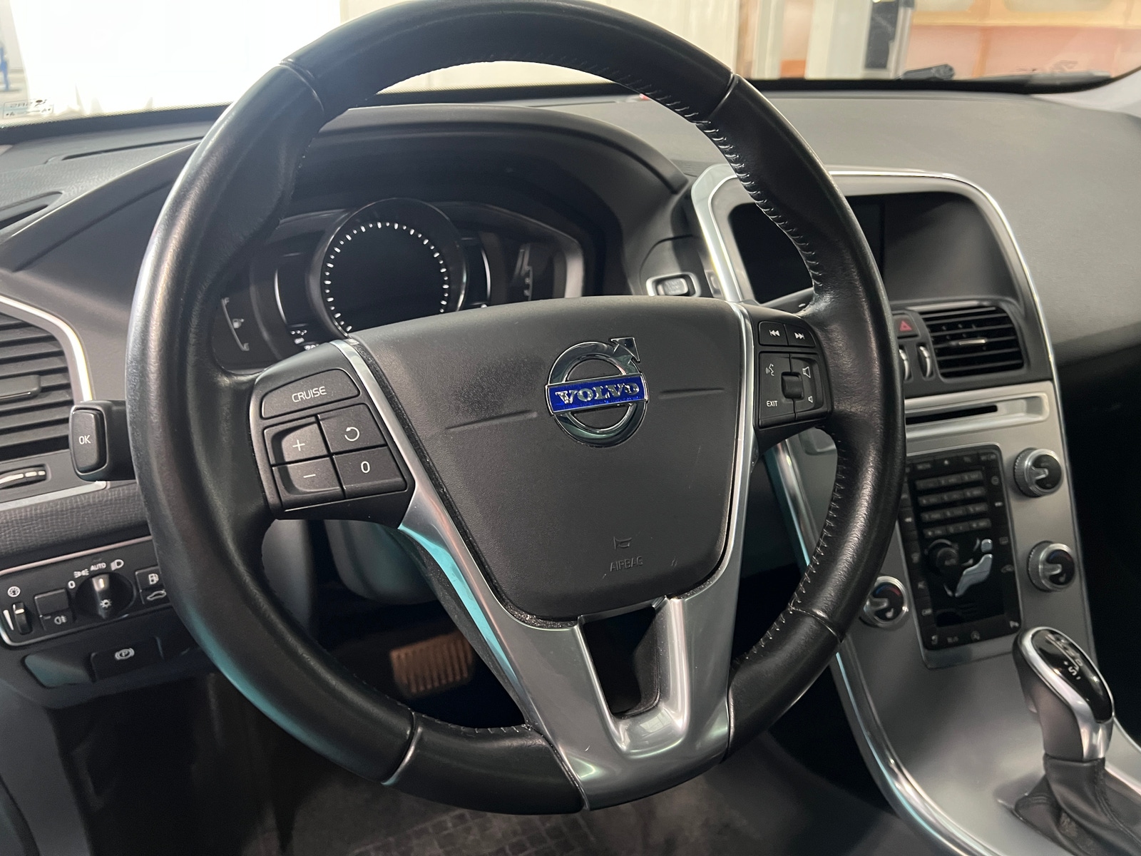 Thumbnail: 2017 Volvo XC60 - 4