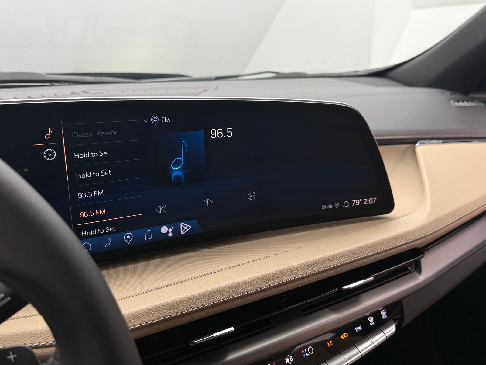 Thumbnail: 2024 Cadillac XT4 - 3