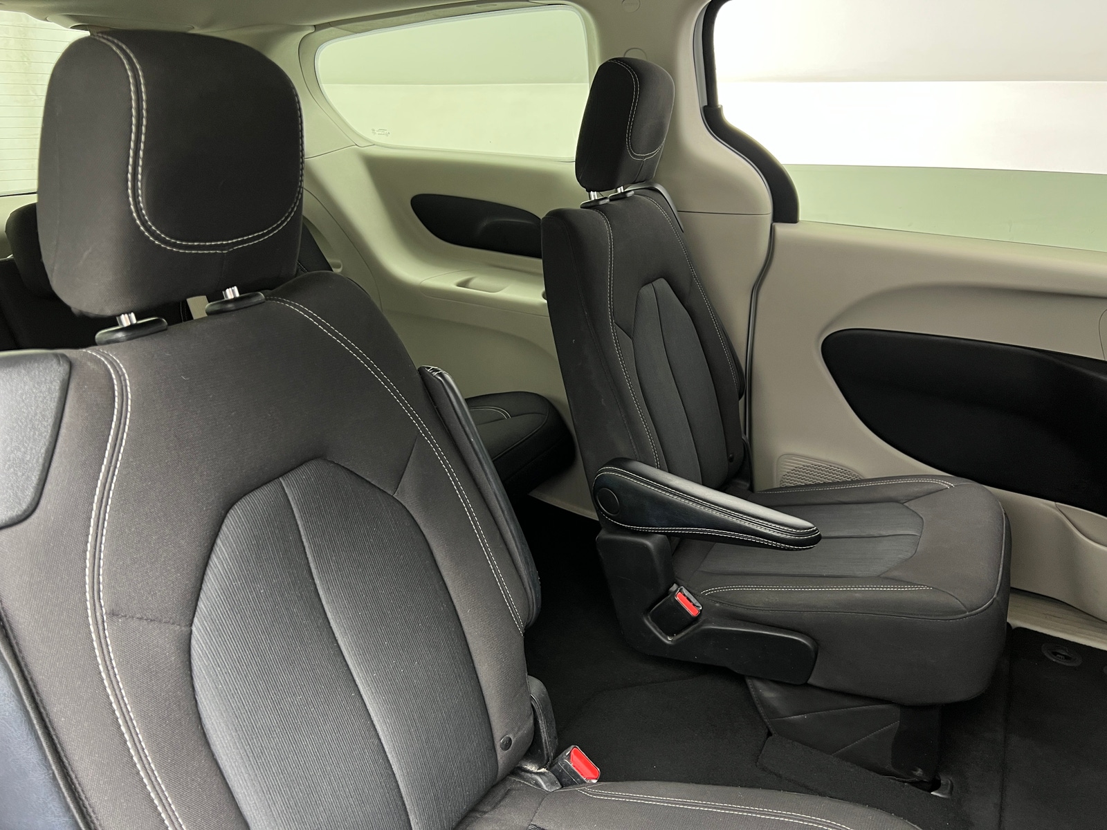 Thumbnail: 2023 Chrysler Voyager - 6