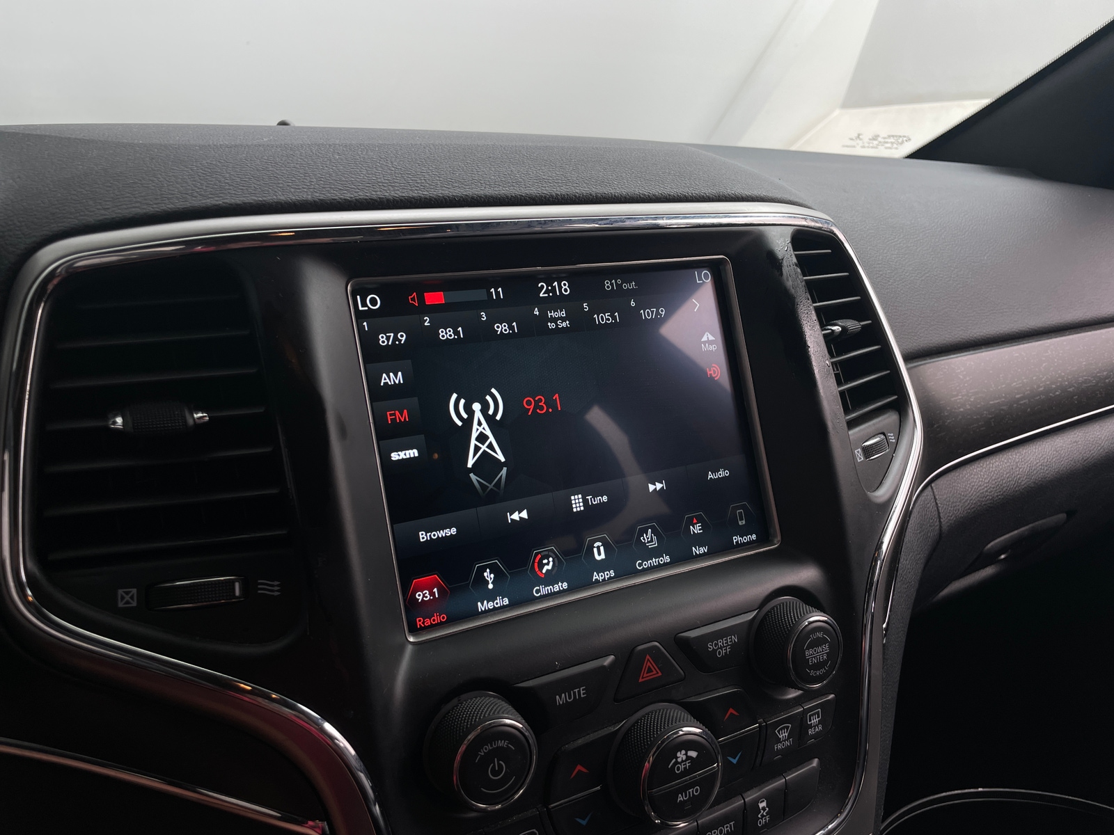 Thumbnail: 2018 Jeep Grand Cherokee - 3