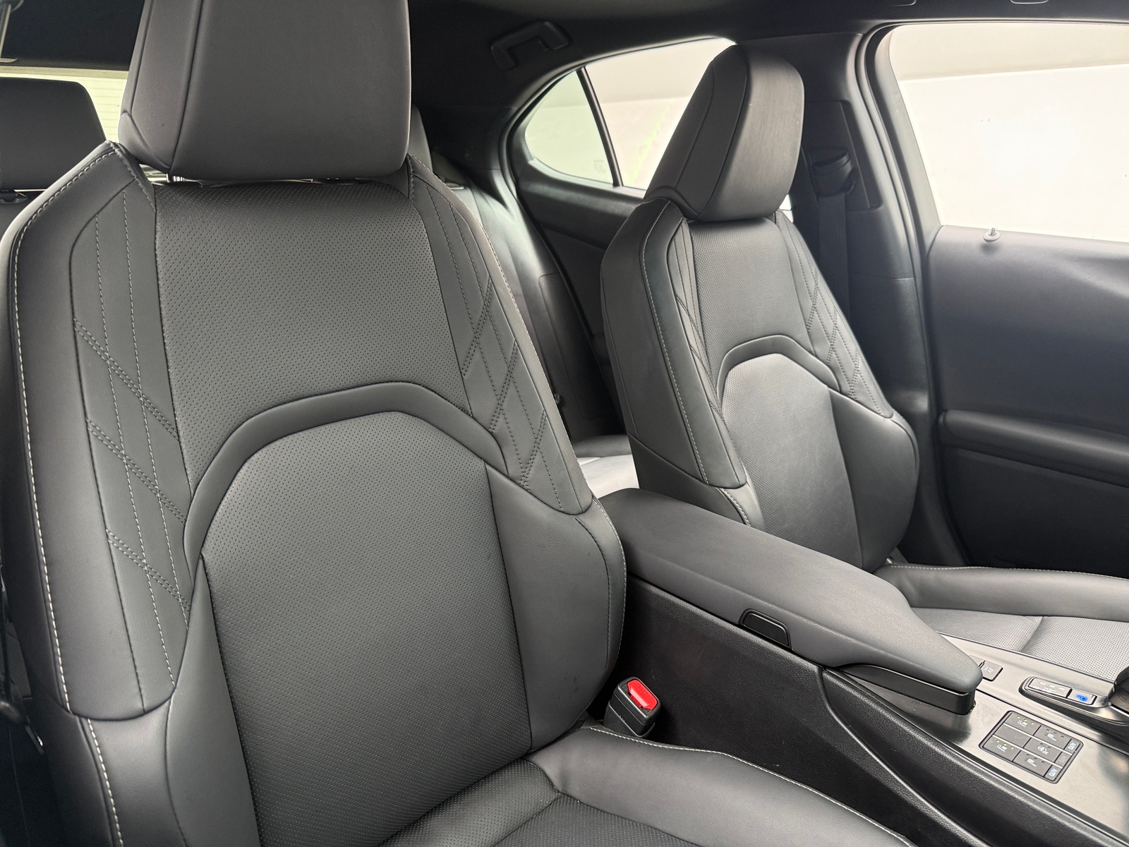 Thumbnail: 2025 Lexus UX - 2