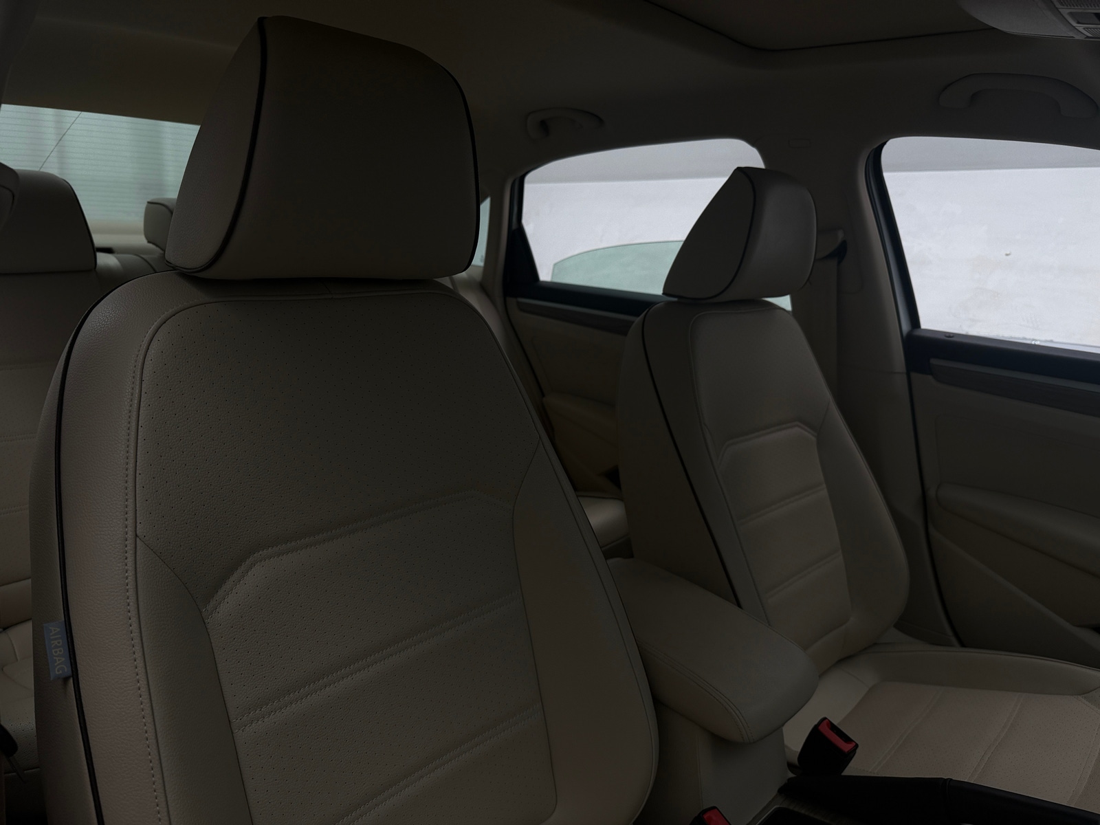 Thumbnail: 2017 Volkswagen Passat - 2