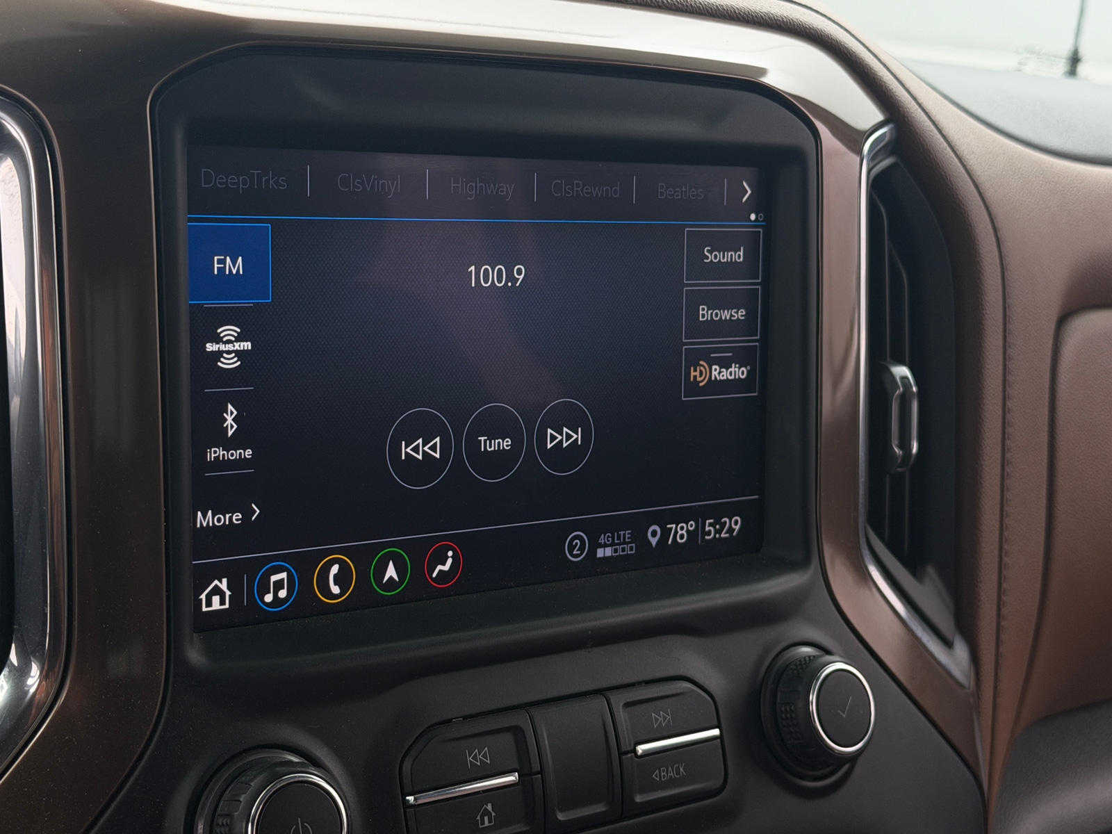 Thumbnail: 2020 Chevrolet Silverado 1500 - 3