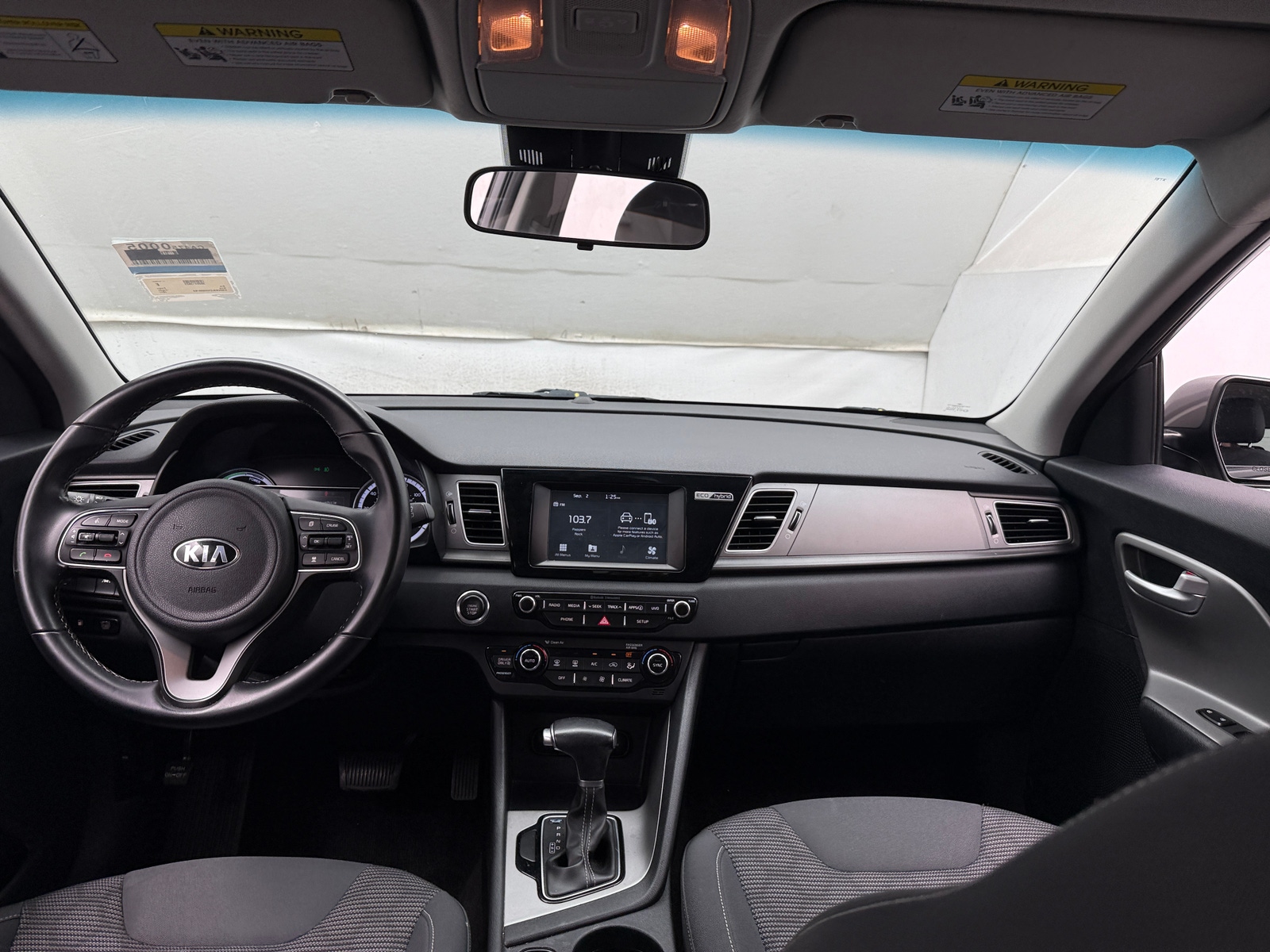 Thumbnail: 2017 Kia Niro - 3