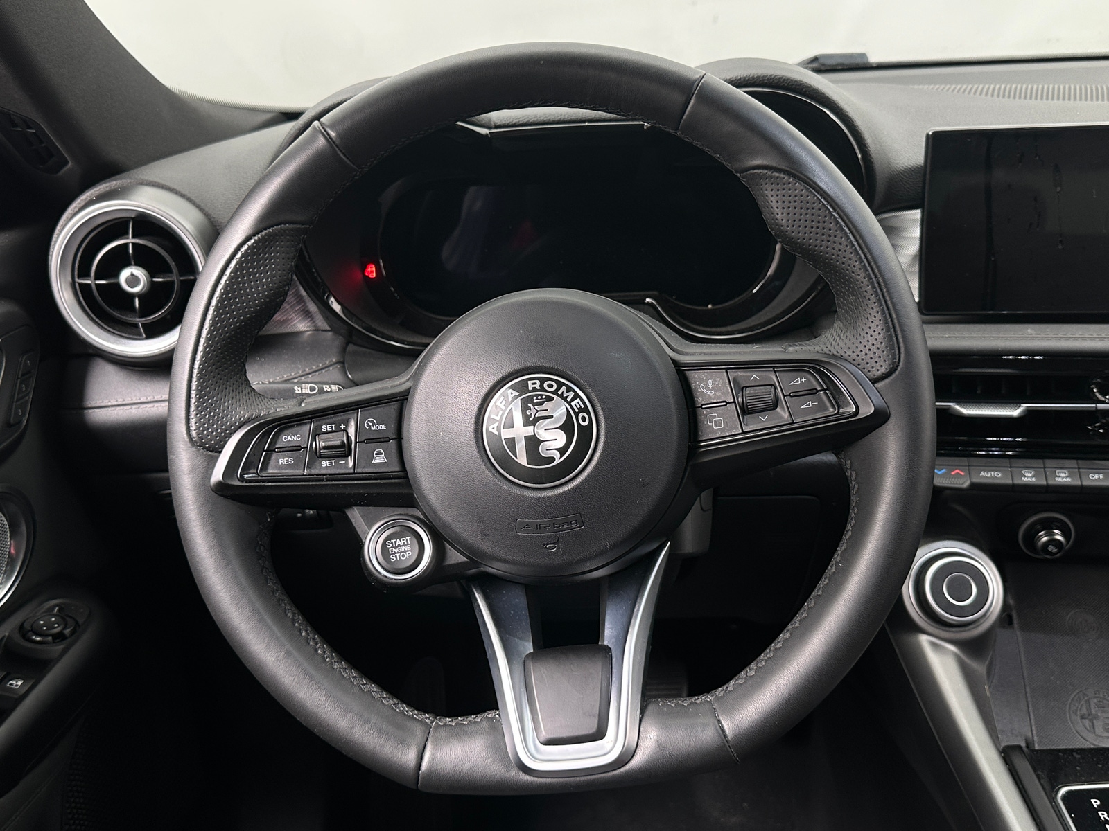 Thumbnail: 2024 Alfa Romeo Tonale - 4