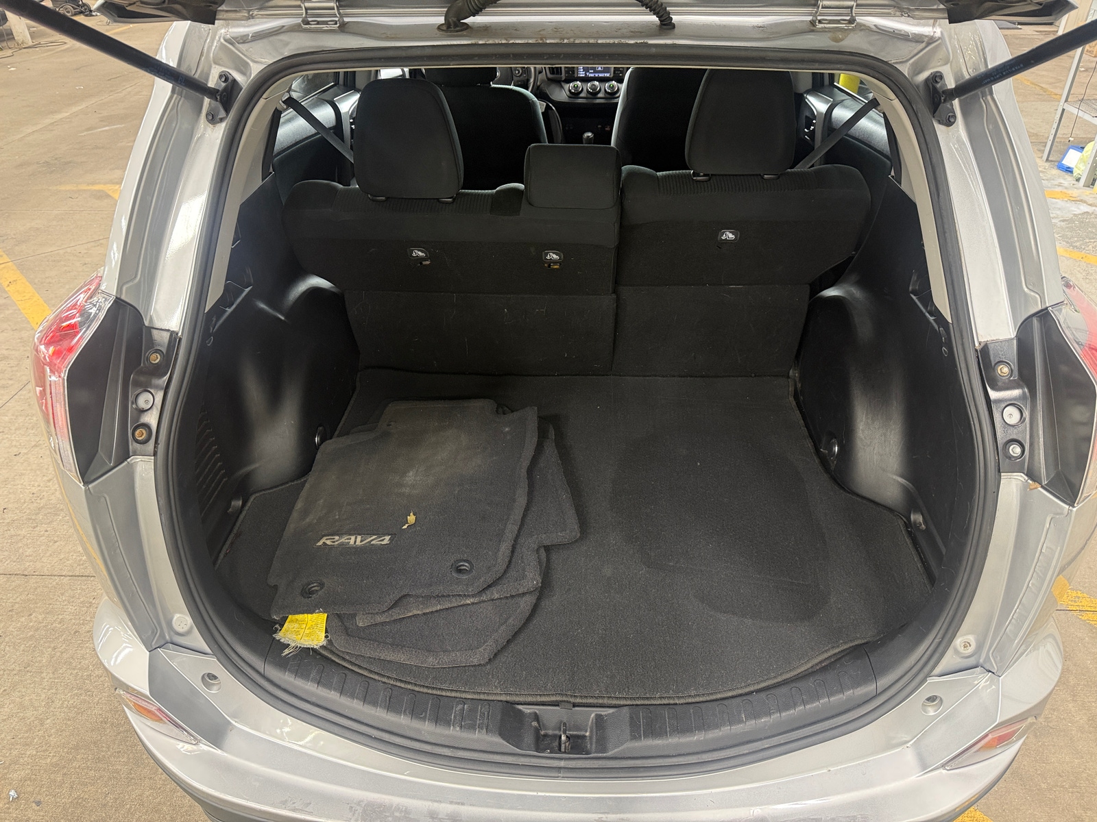 Thumbnail: 2018 Toyota RAV4 - 7