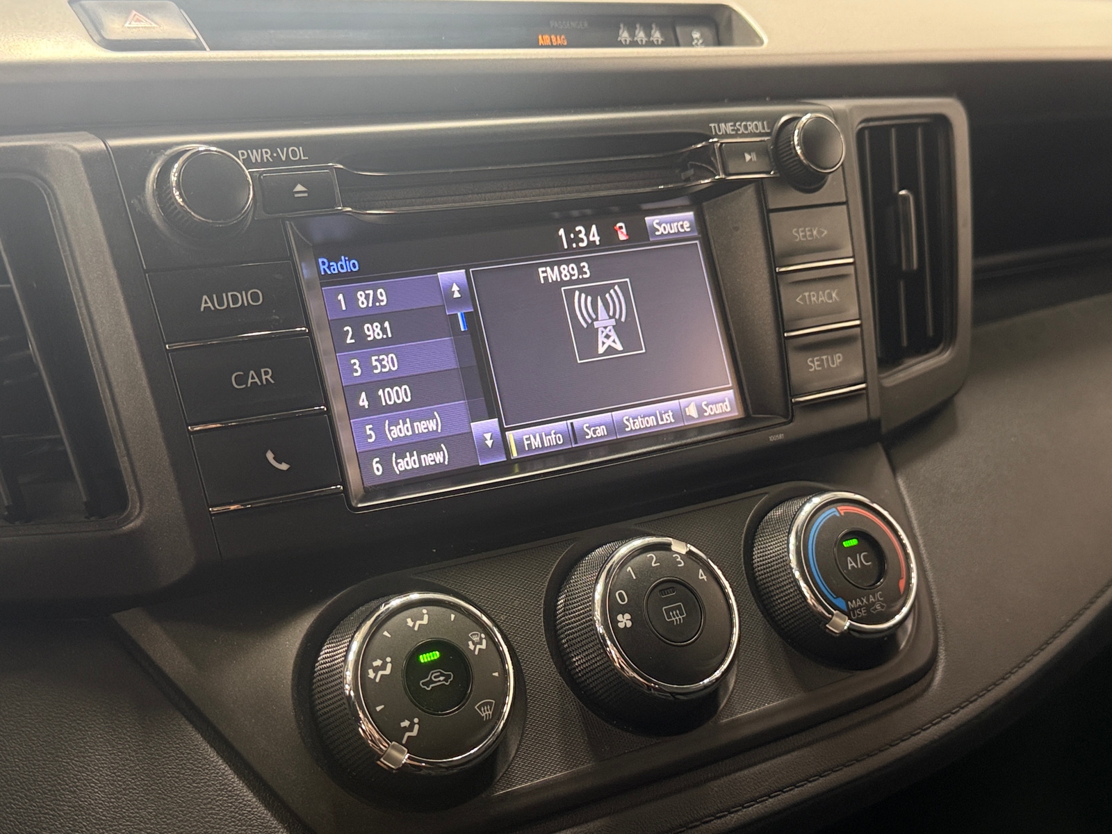 Thumbnail: 2018 Toyota RAV4 - 4