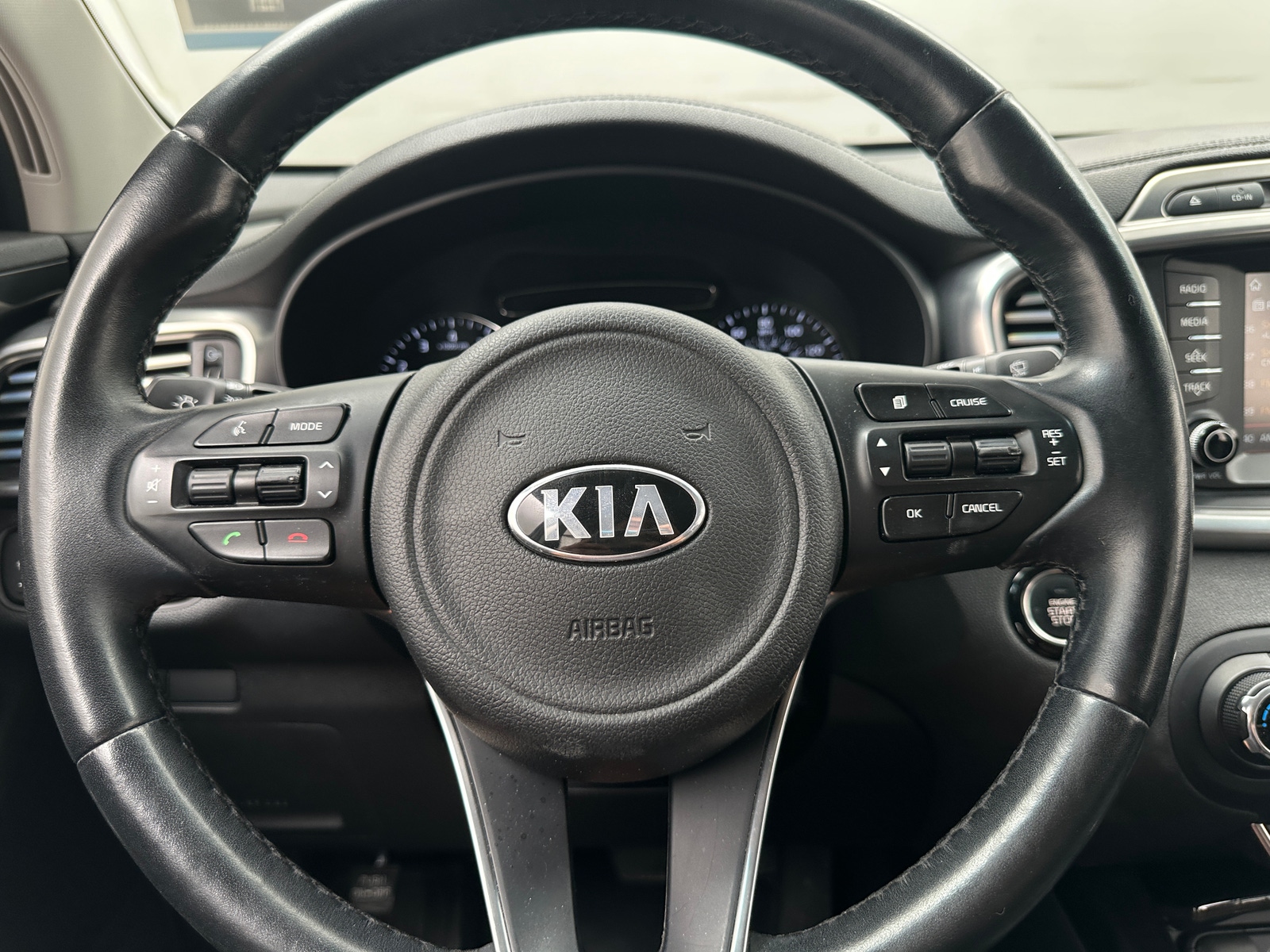 Thumbnail: 2017 Kia Sorento - 4