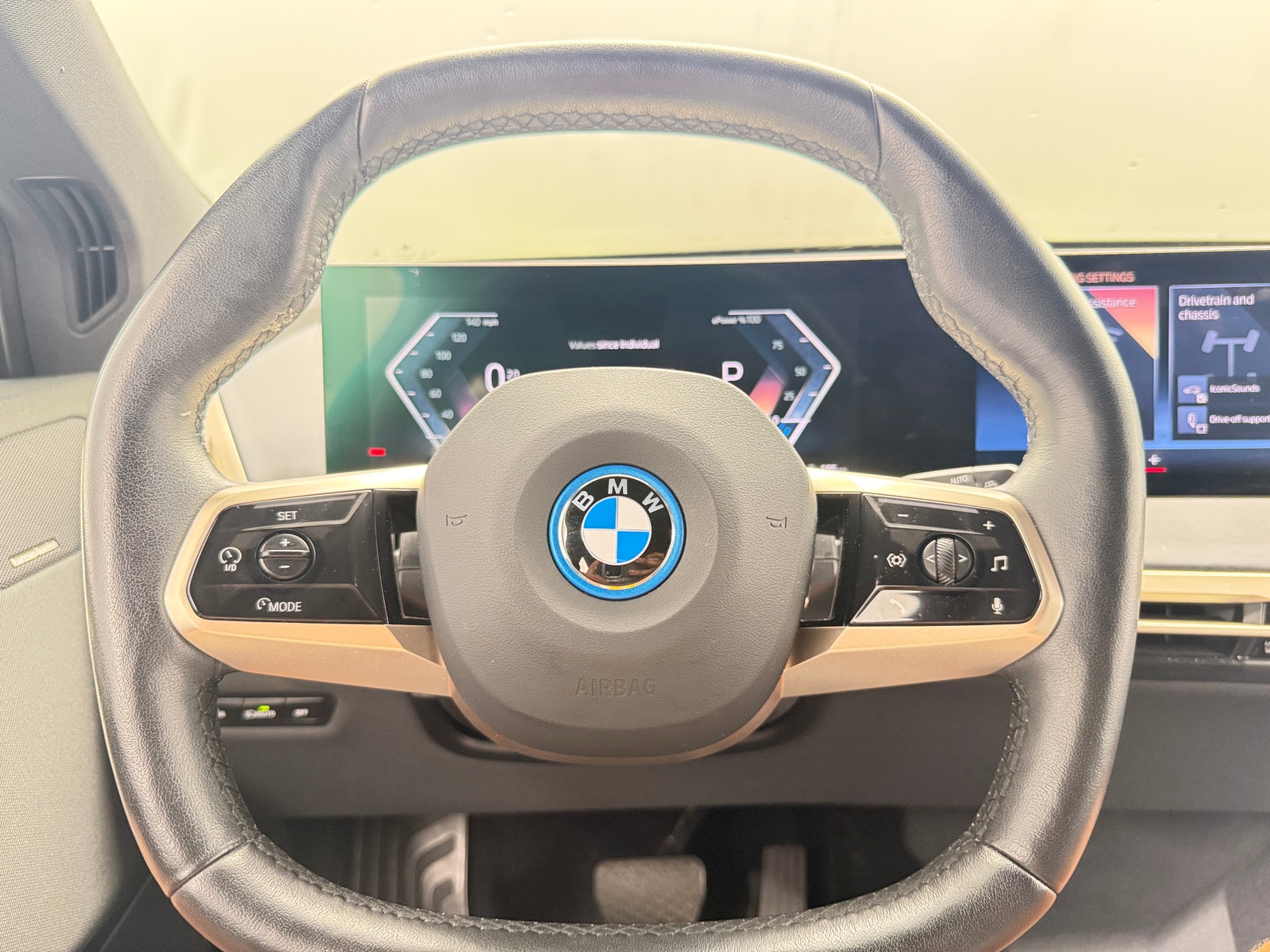Thumbnail: 2022 BMW iX - 4