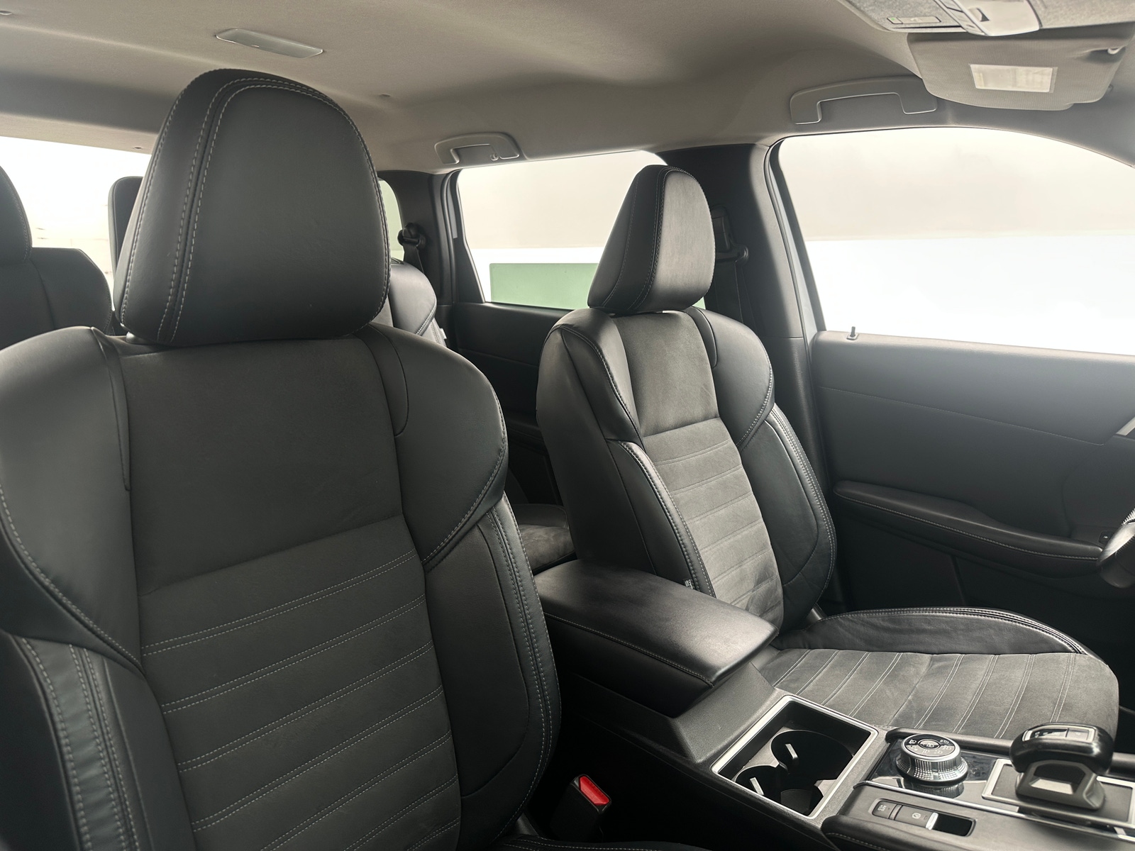 Thumbnail: 2022 Mitsubishi Outlander - 2