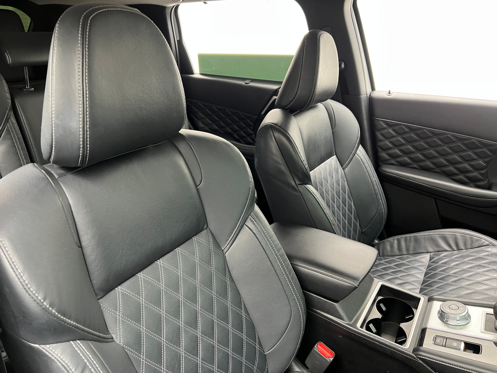 Thumbnail: 2023 Mitsubishi Outlander - 2