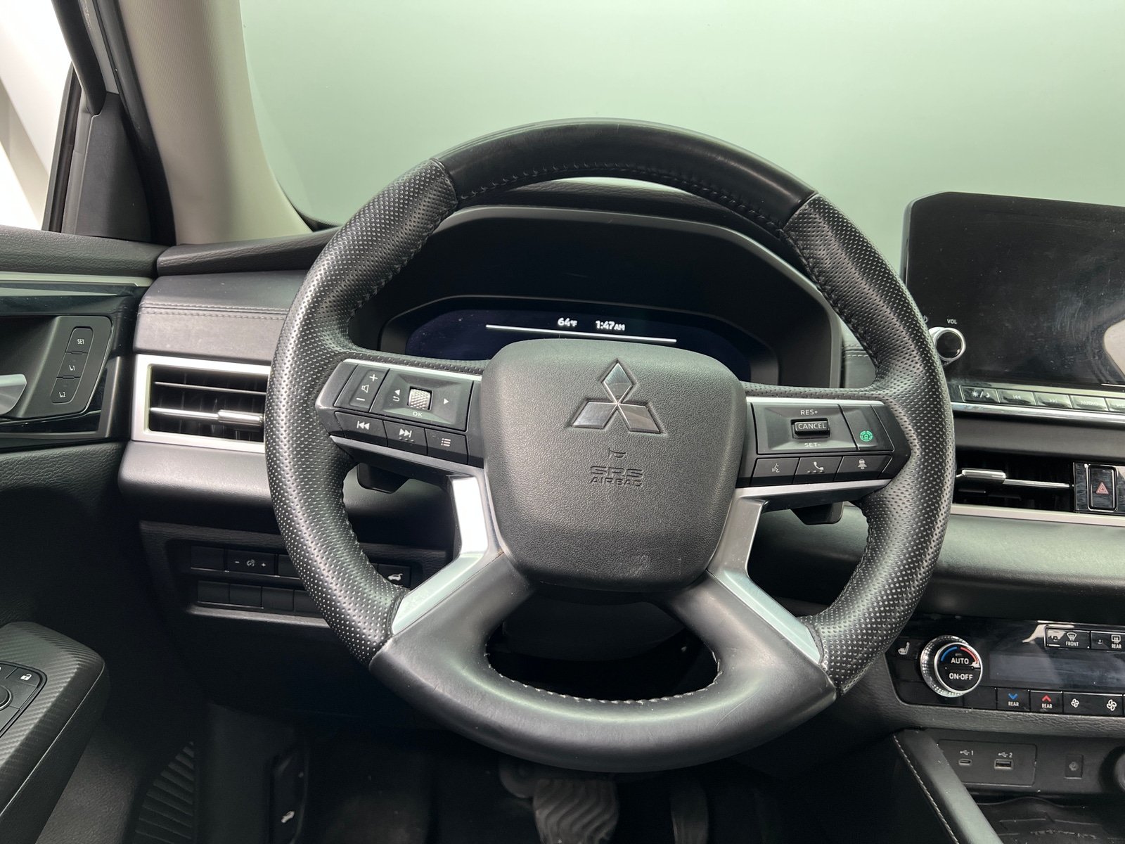 Thumbnail: 2023 Mitsubishi Outlander - 5