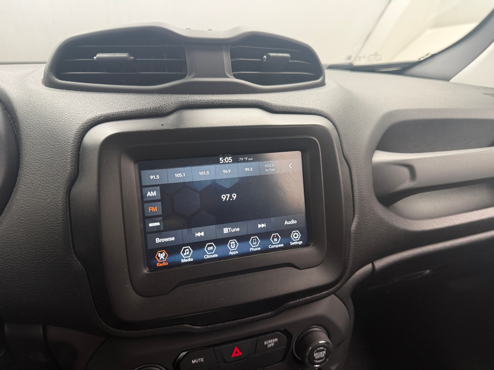 Thumbnail: 2019 Jeep Renegade - 4