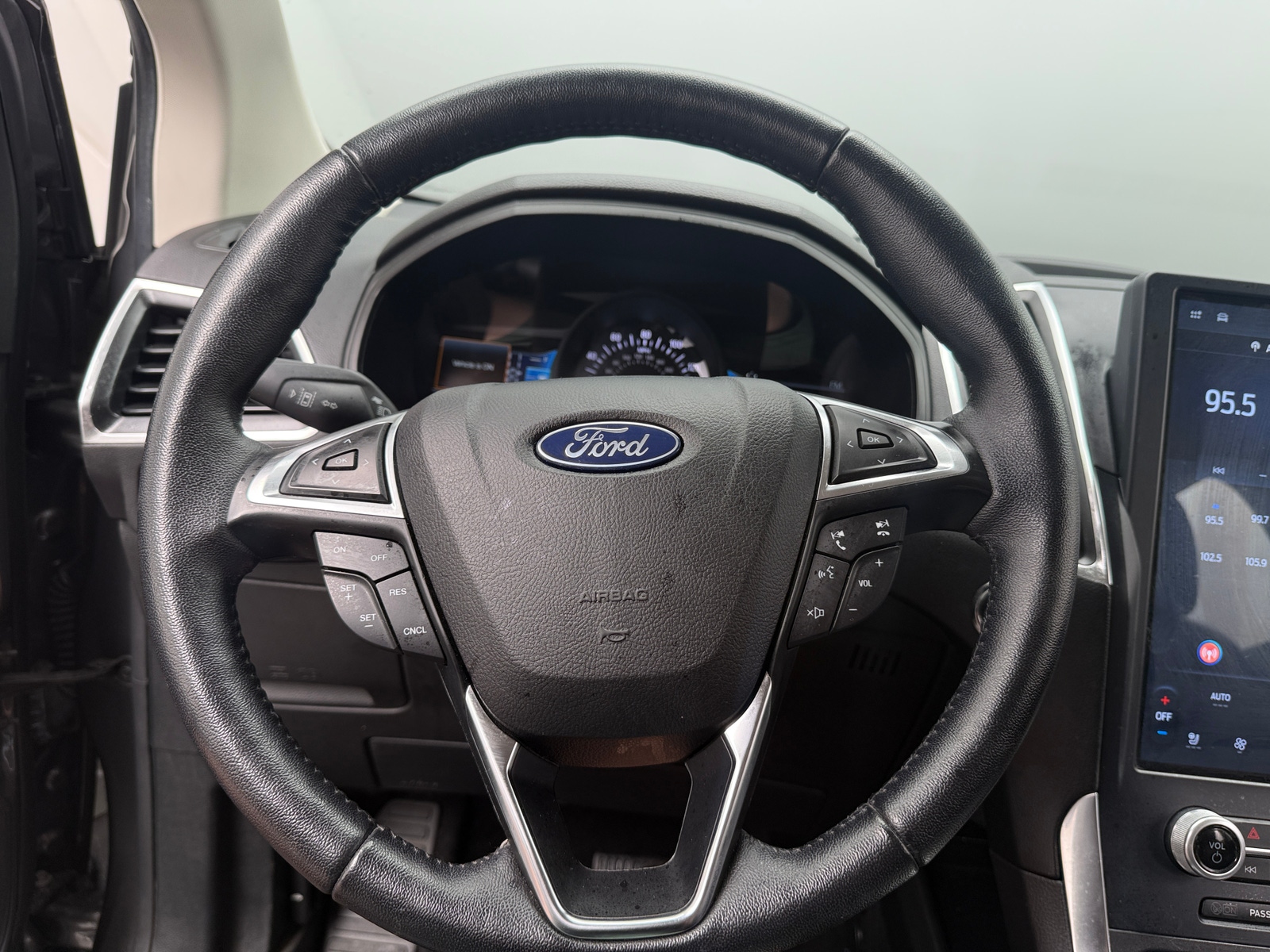 Thumbnail: 2023 Ford Edge - 4