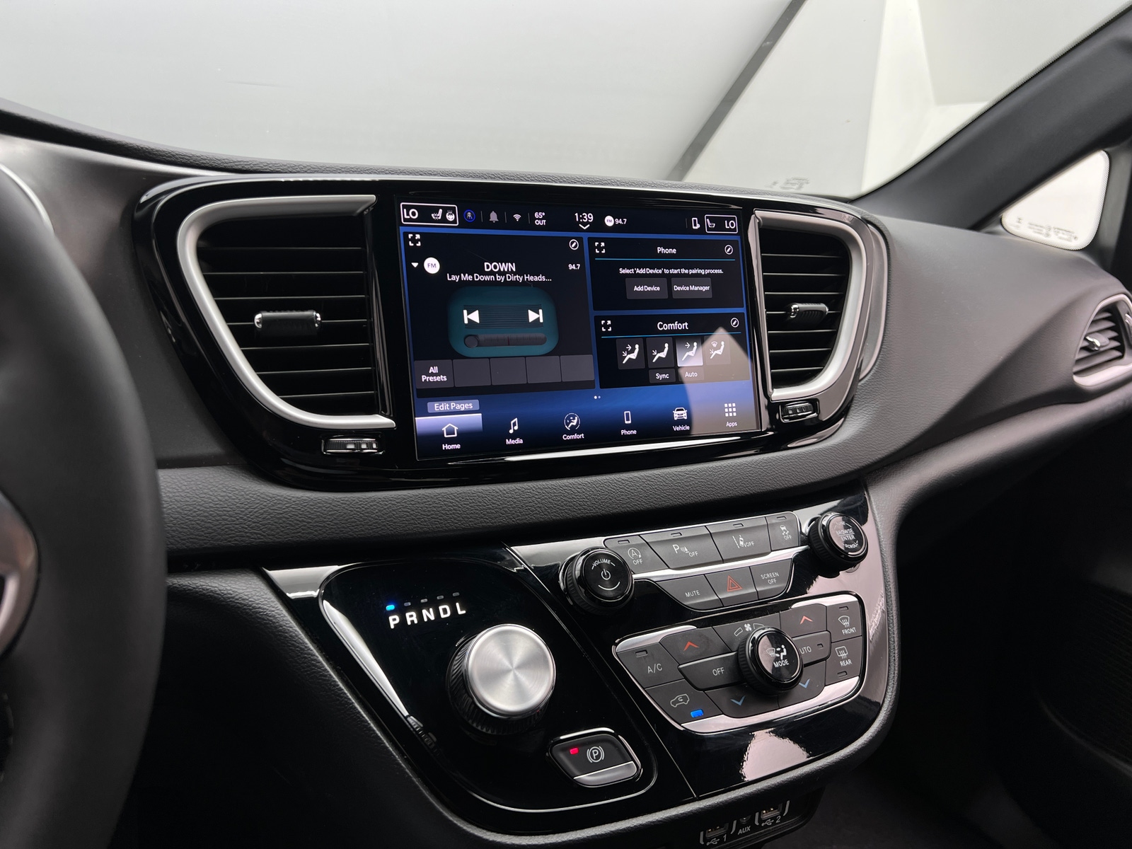 Thumbnail: 2025 Chrysler Pacifica - 3