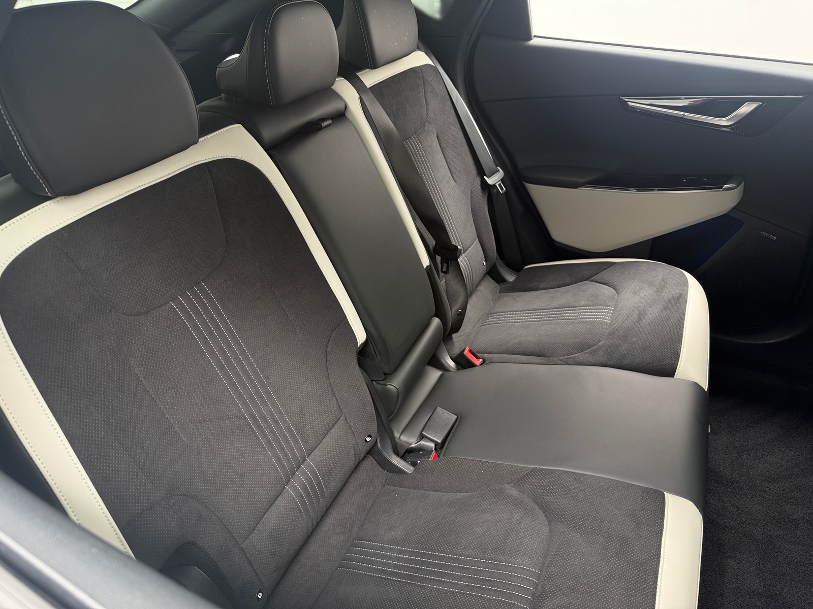 Thumbnail: 2022 Kia EV6 - 5