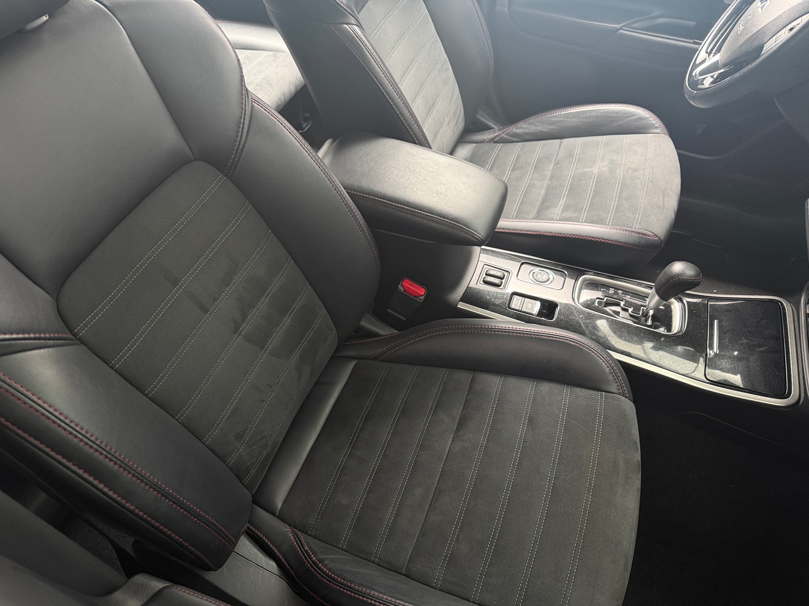 Thumbnail: 2020 Mitsubishi Outlander - 2