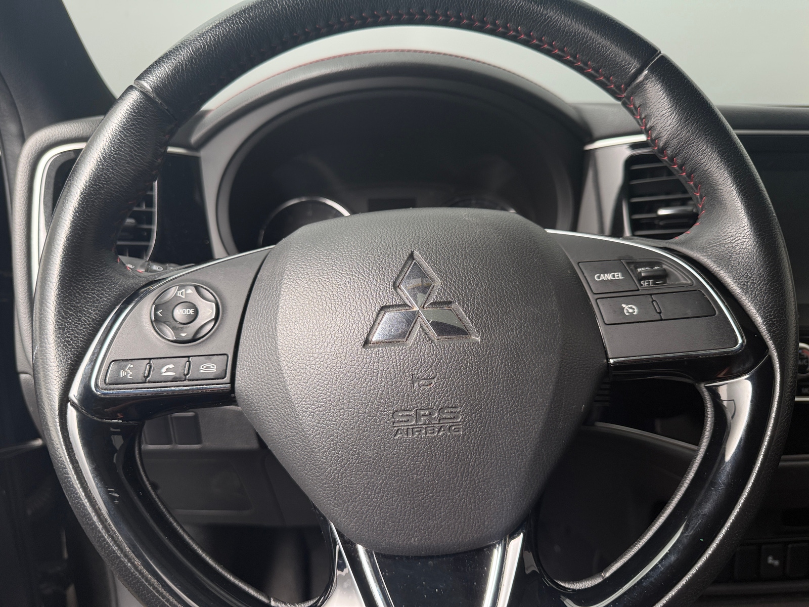 Thumbnail: 2020 Mitsubishi Outlander - 5