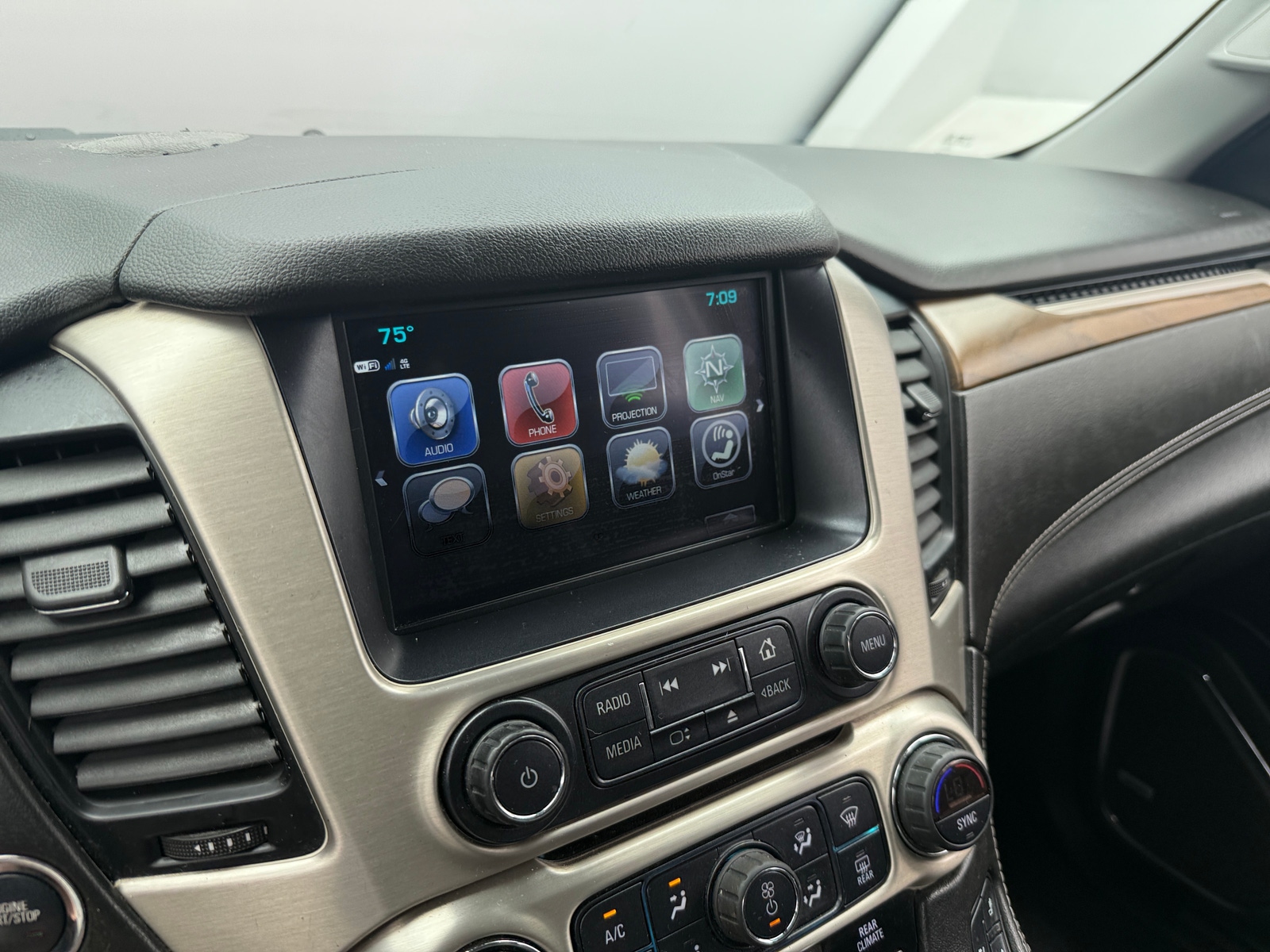 Thumbnail: 2020 GMC Yukon XL - 3