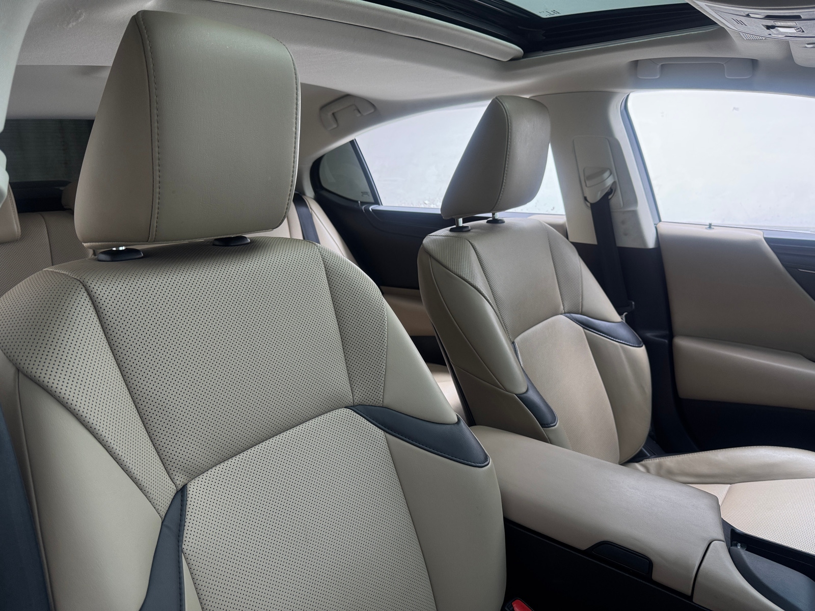 Thumbnail: 2020 Lexus ES - 2