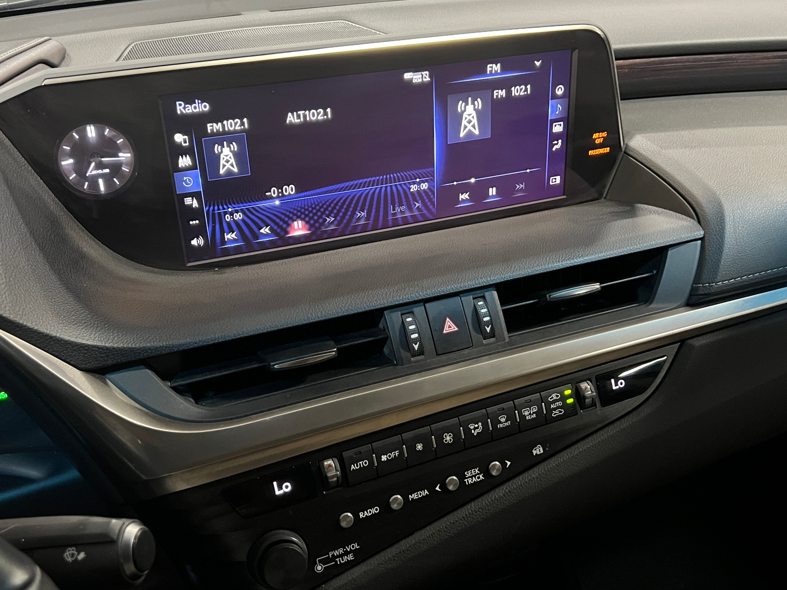 Thumbnail: 2020 Lexus ES - 4