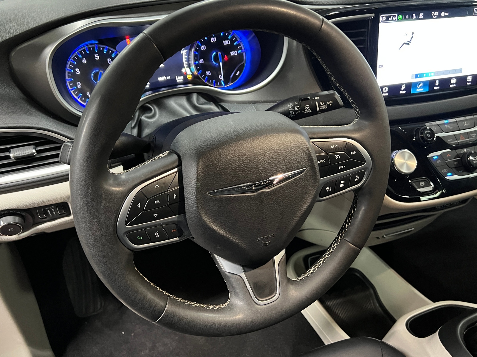 Thumbnail: 2024 Chrysler Pacifica - 4