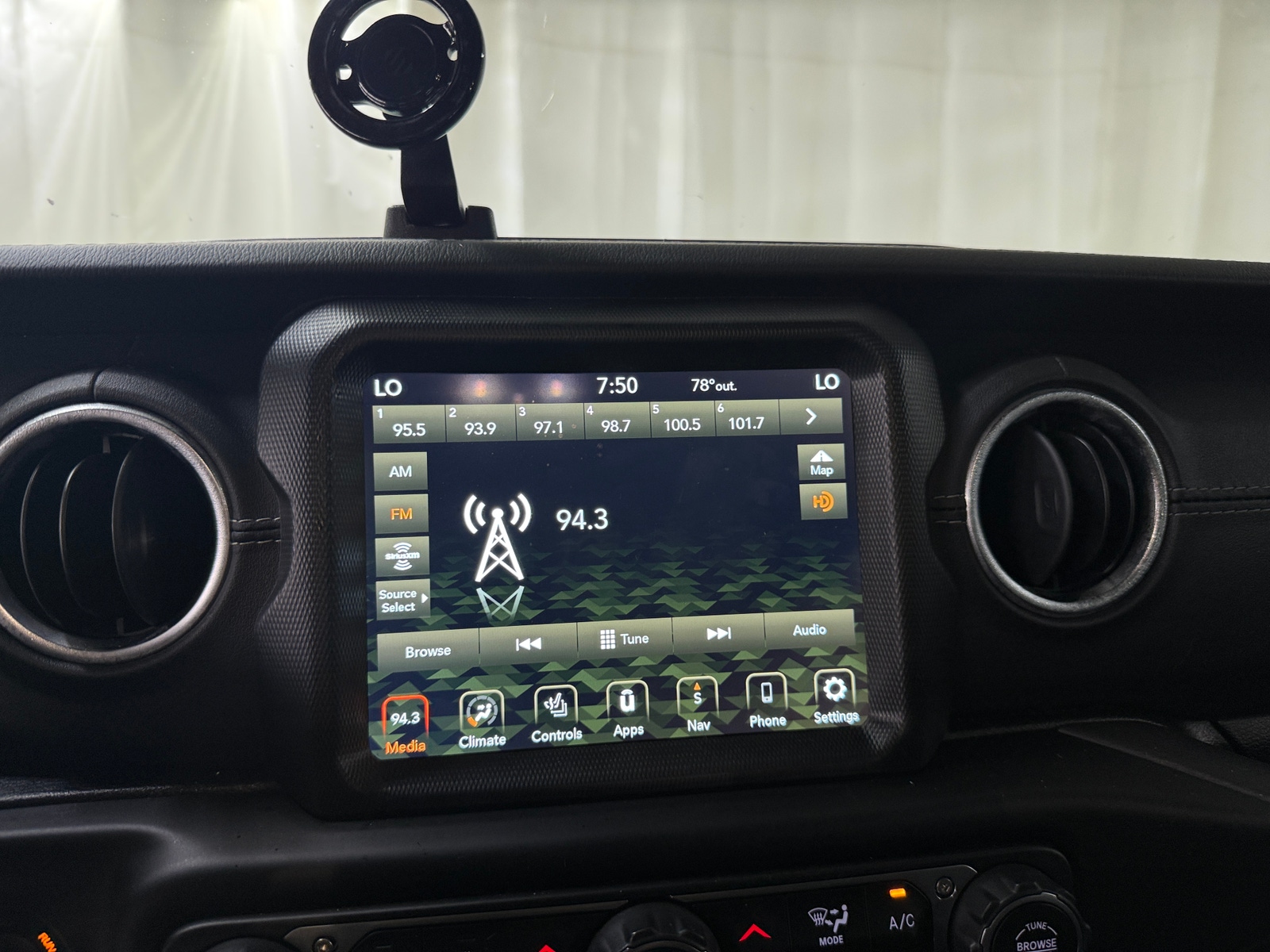 Thumbnail: 2021 Jeep Gladiator - 3