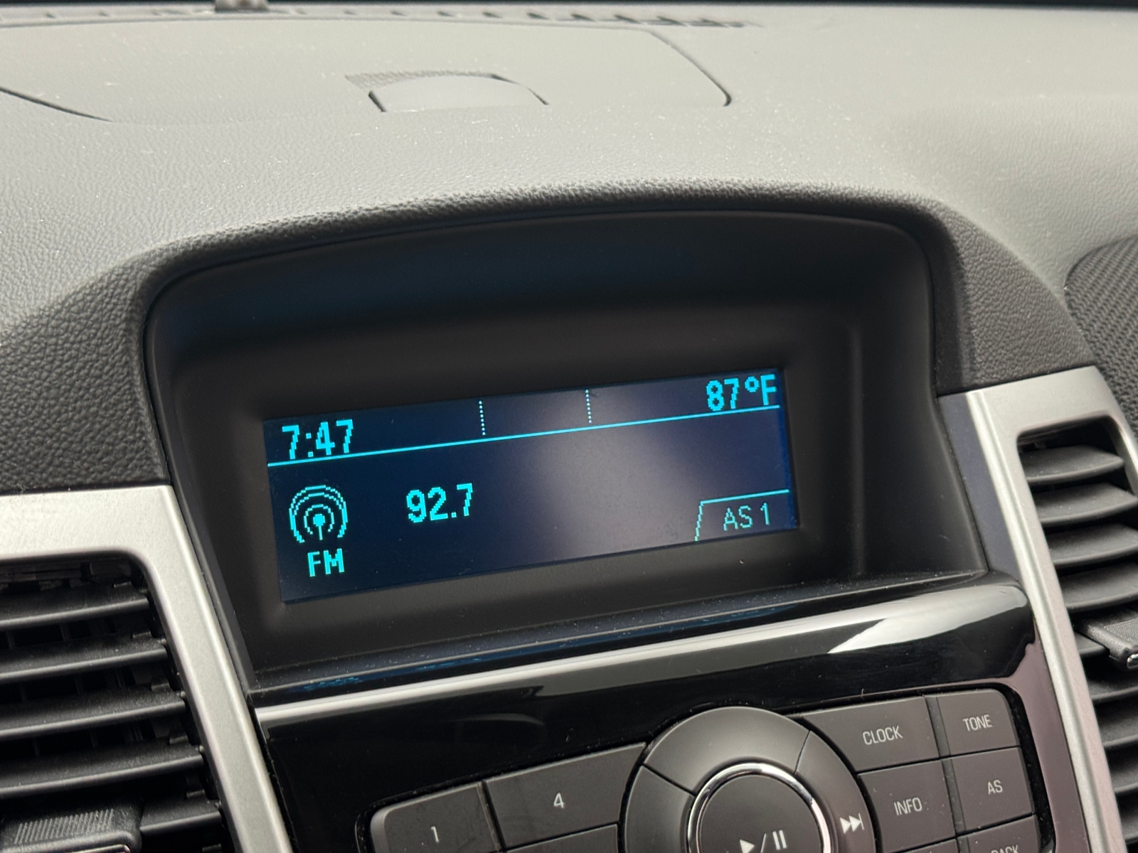 Thumbnail: 2014 Chevrolet Cruze - 4