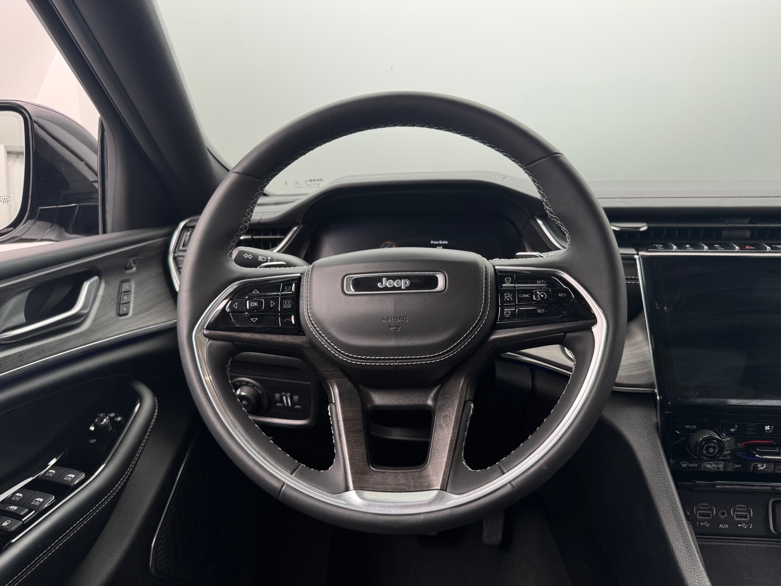 Thumbnail: 2023 Jeep Grand Cherokee L - 4