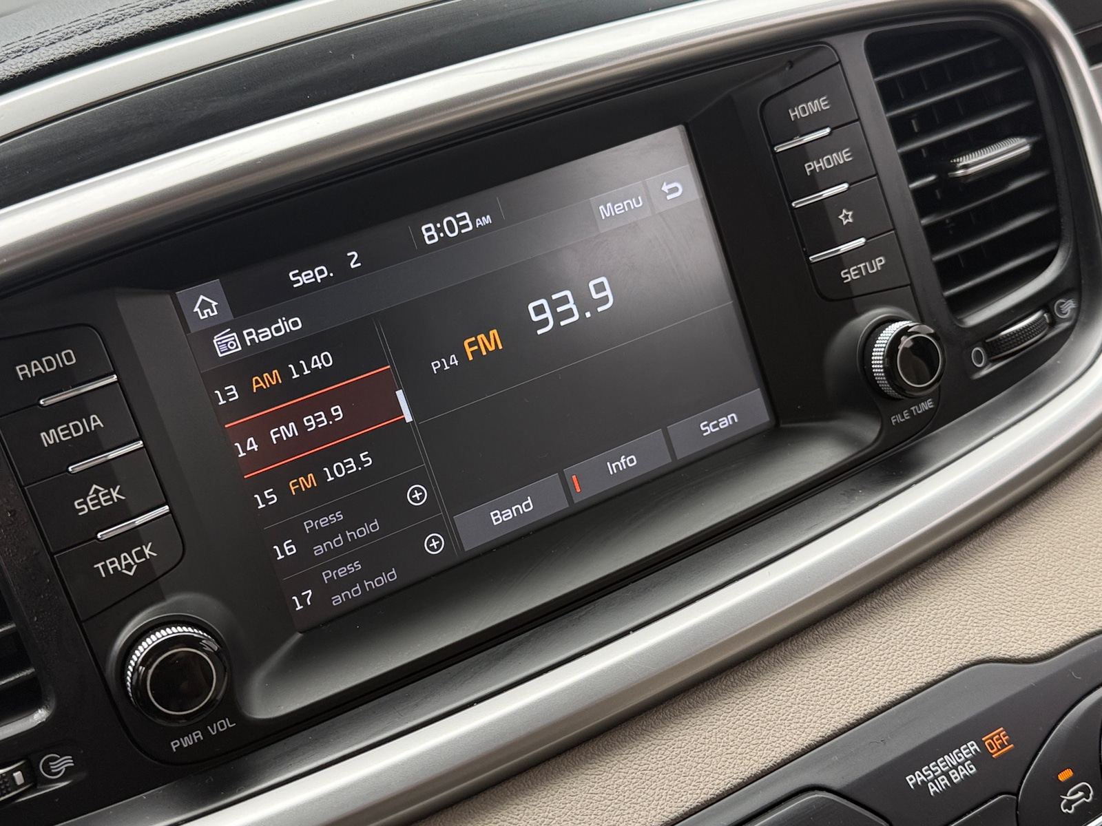 Thumbnail: 2019 Kia Sorento - 4