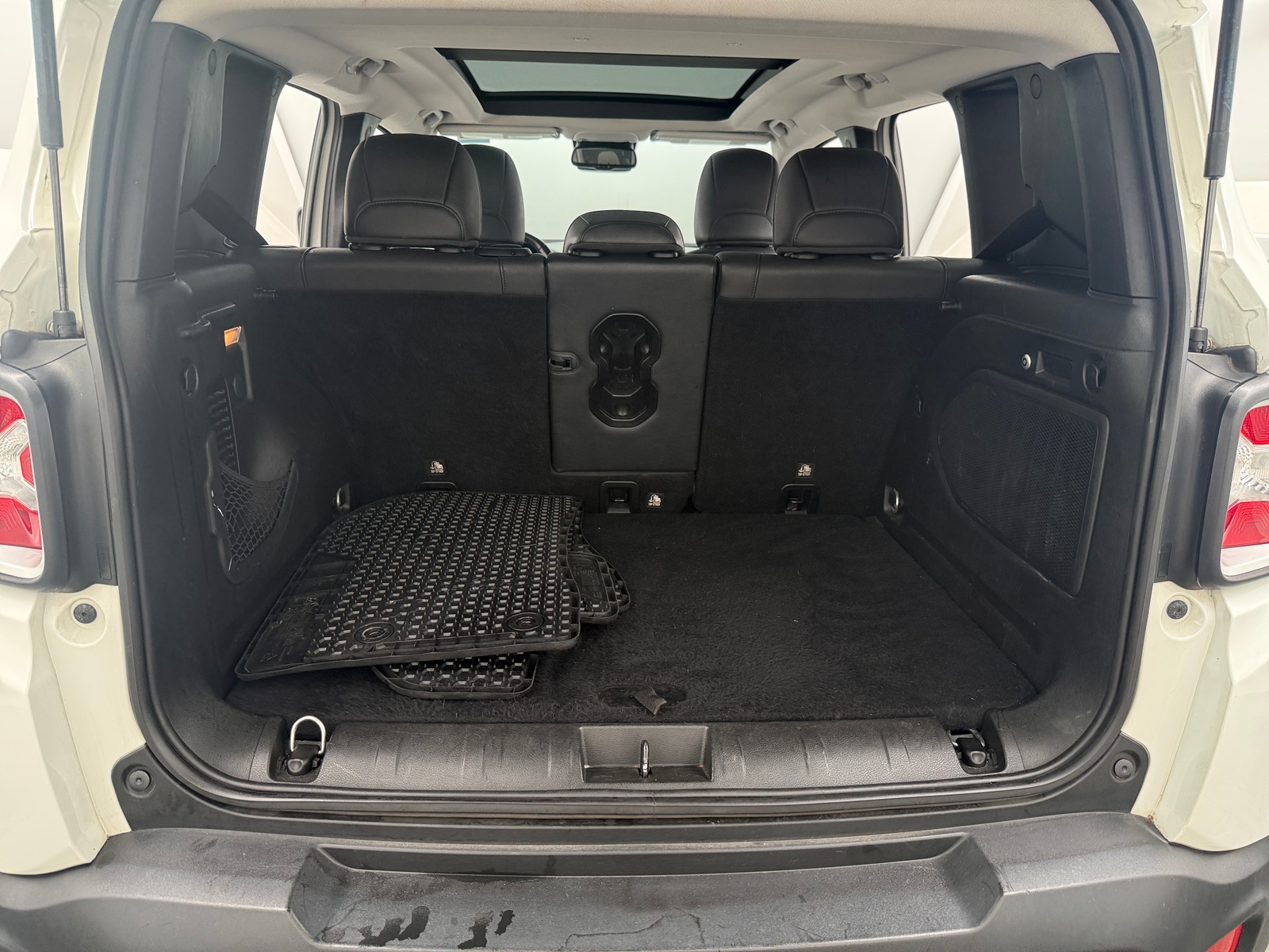 Thumbnail: 2018 Jeep Renegade - 6