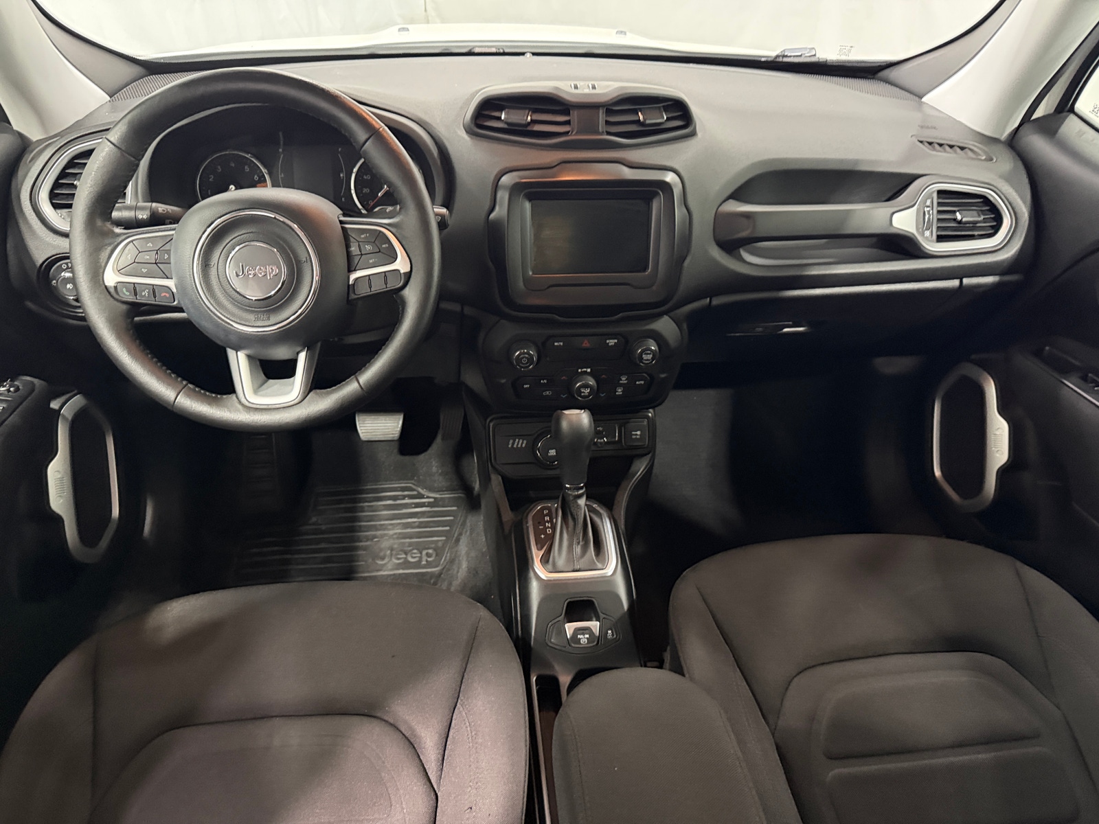 Thumbnail: 2019 Jeep Renegade - 3