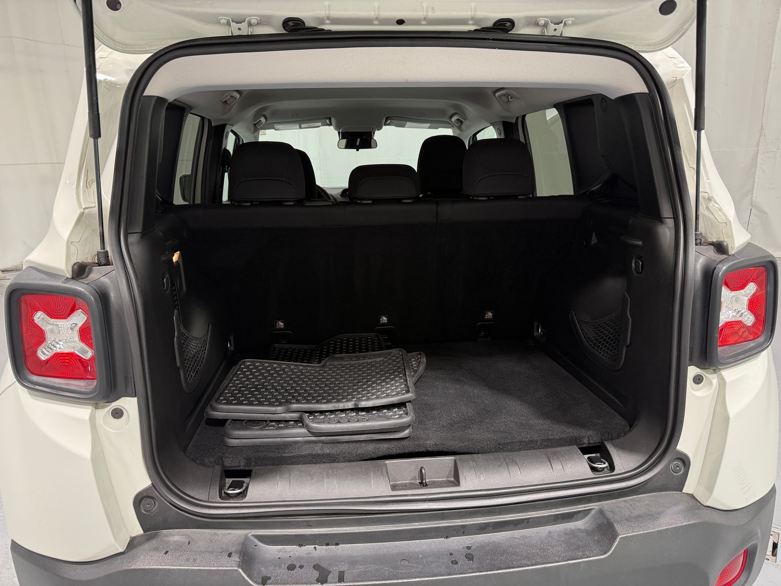 Thumbnail: 2019 Jeep Renegade - 7