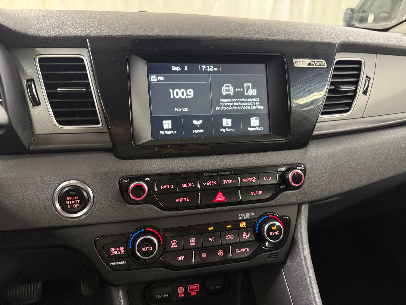 Thumbnail: 2019 Kia Niro - 4