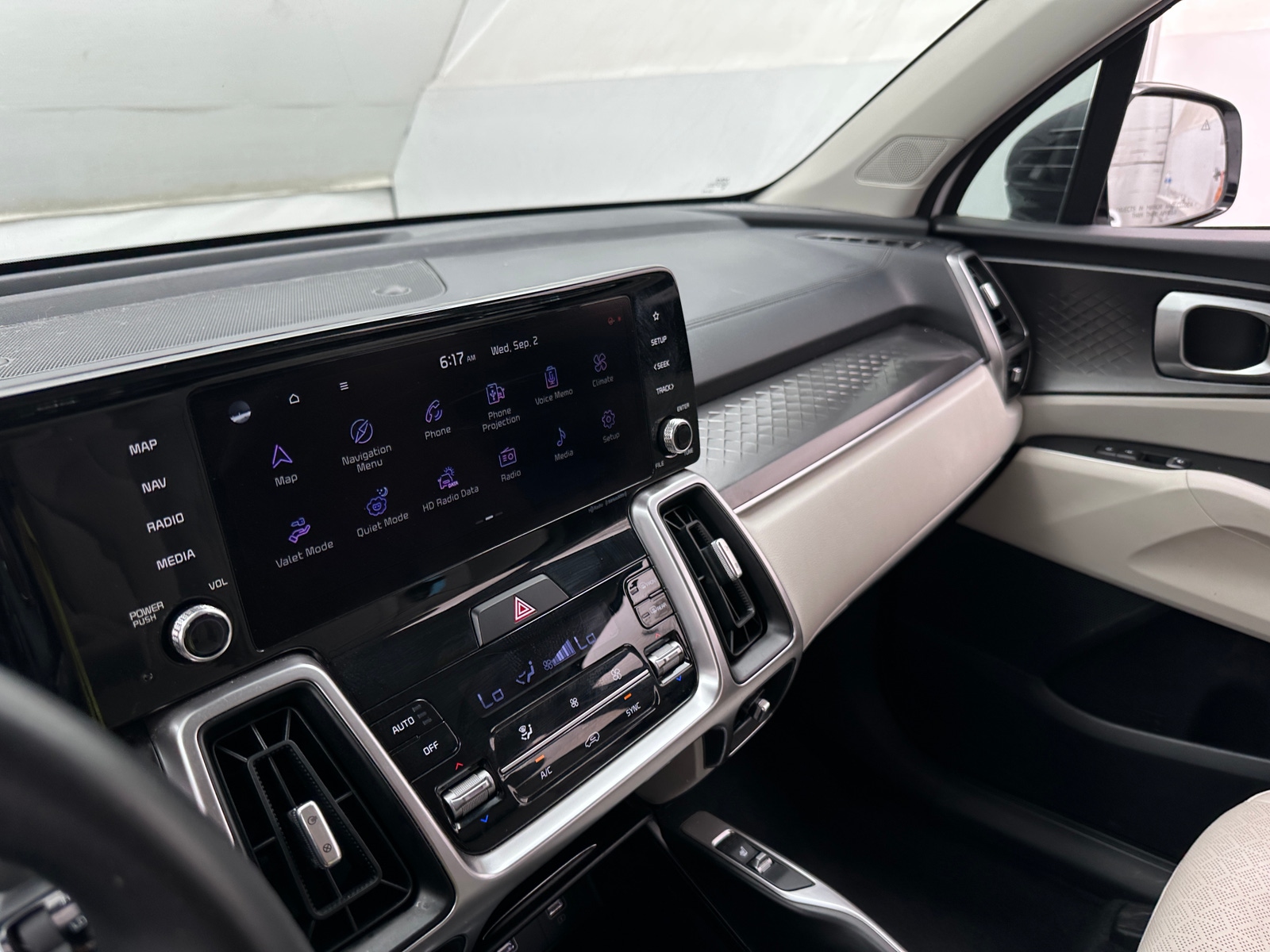 Thumbnail: 2022 Kia Sorento - 3