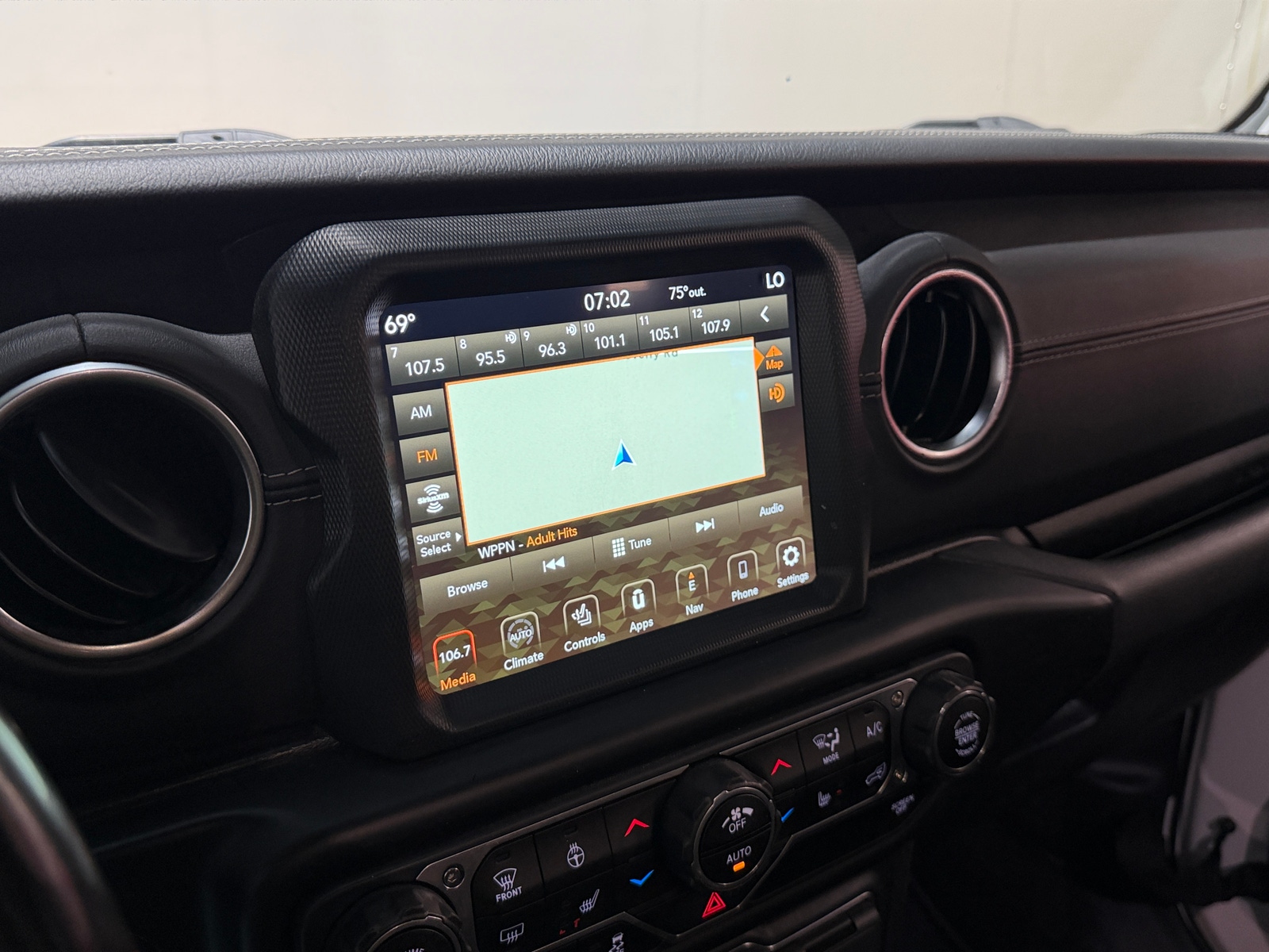 Thumbnail: 2022 Jeep Wrangler - 3