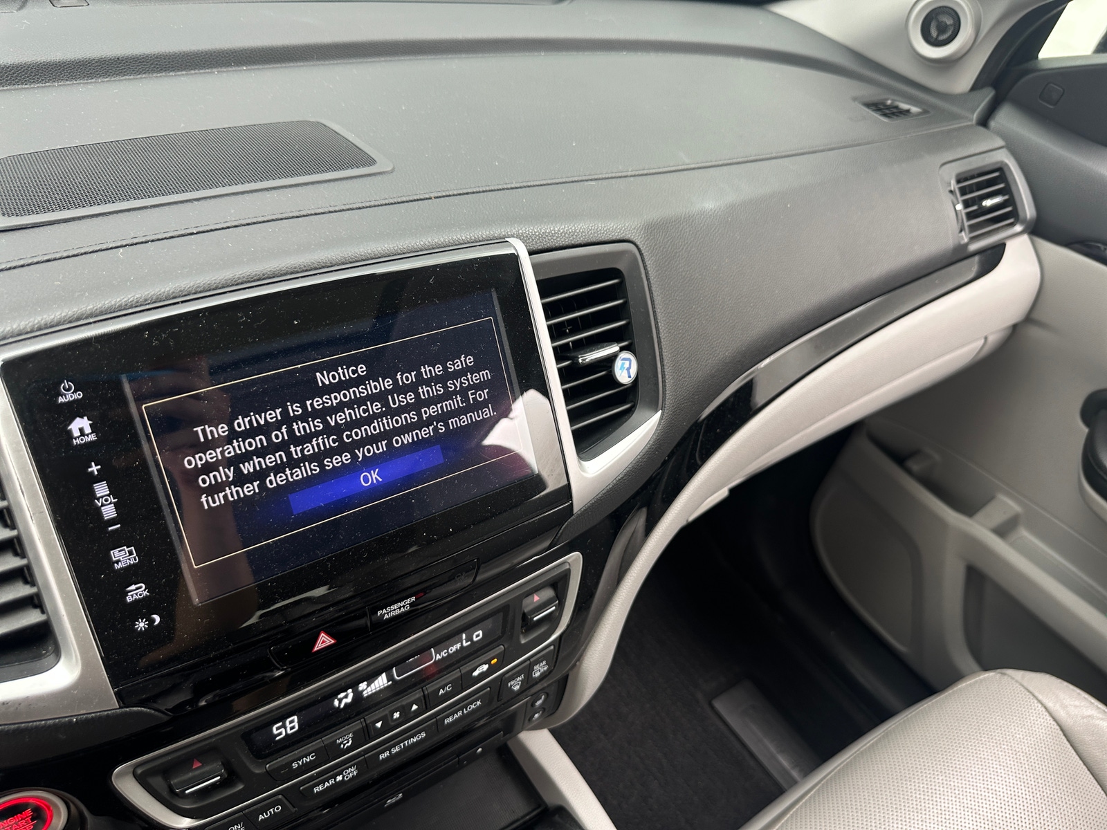 Thumbnail: 2017 Honda Pilot - 4