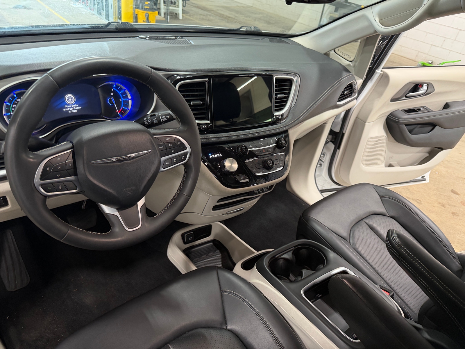 Thumbnail: 2024 Chrysler Pacifica - 2