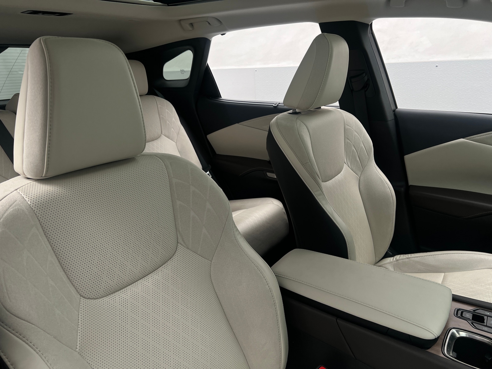 Thumbnail: 2024 Lexus RX - 2