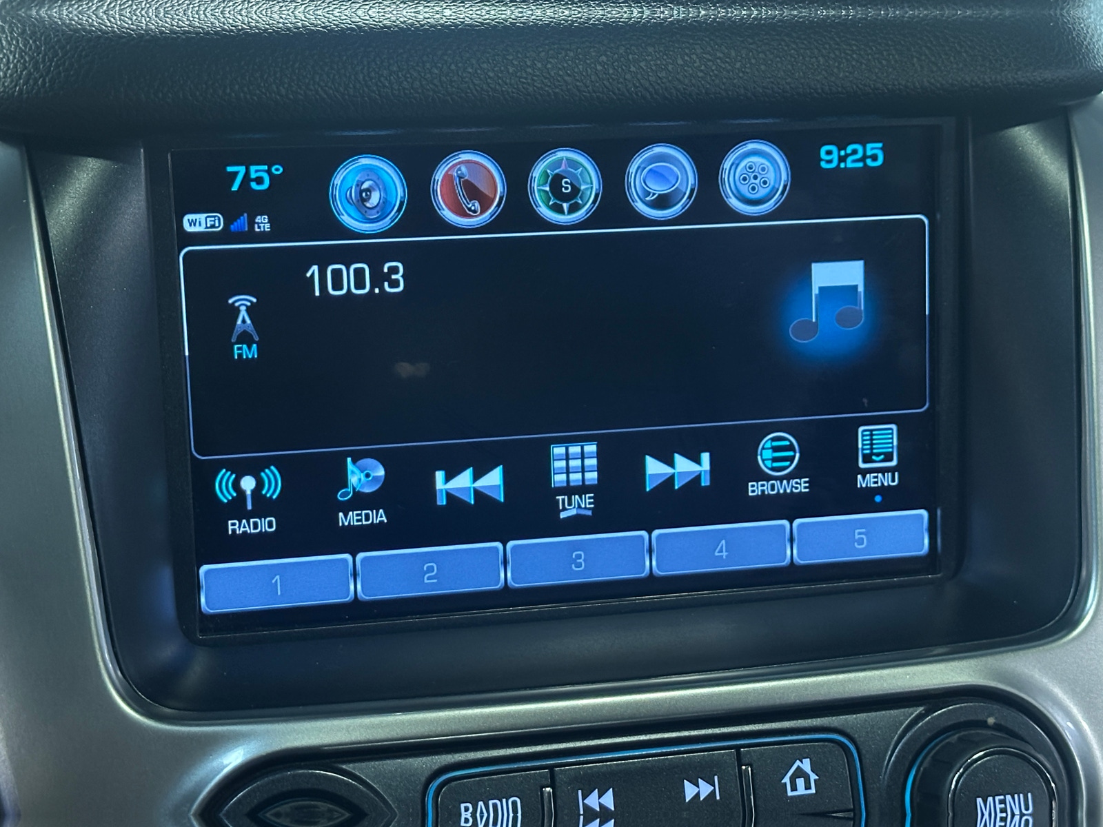 Thumbnail: 2019 Chevrolet Tahoe - 3