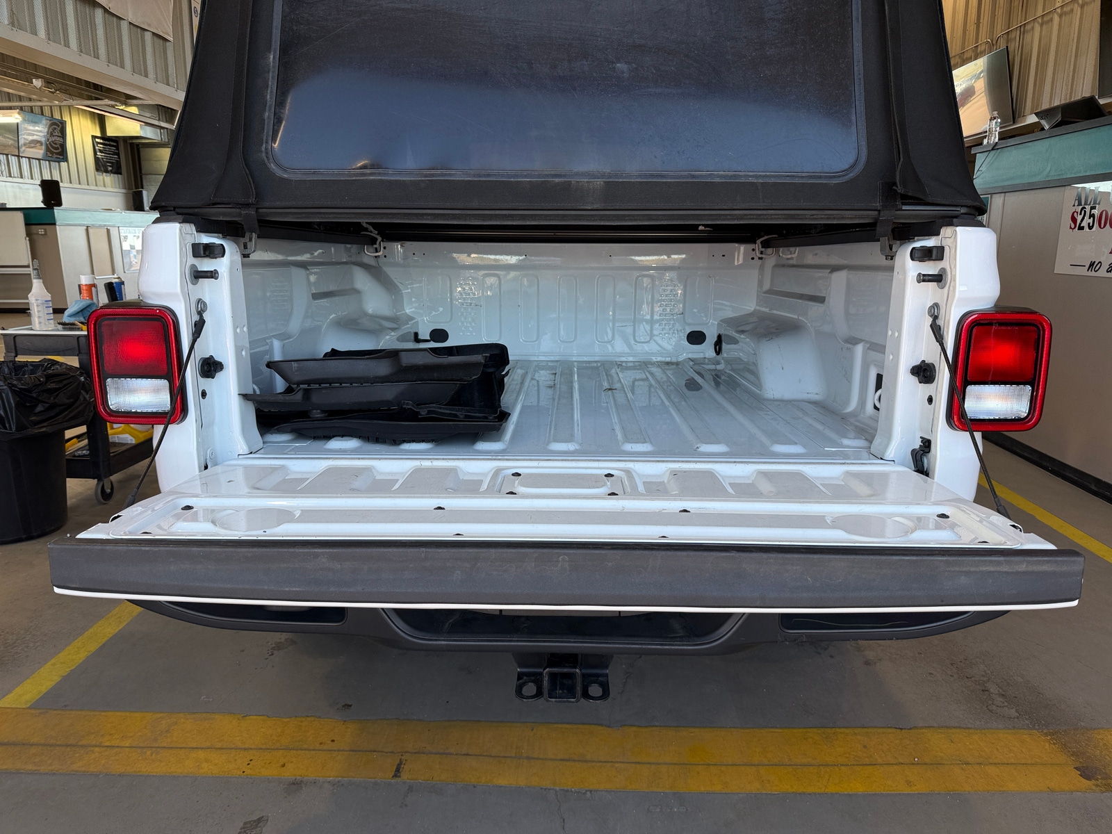 Thumbnail: 2021 Jeep Gladiator - 7