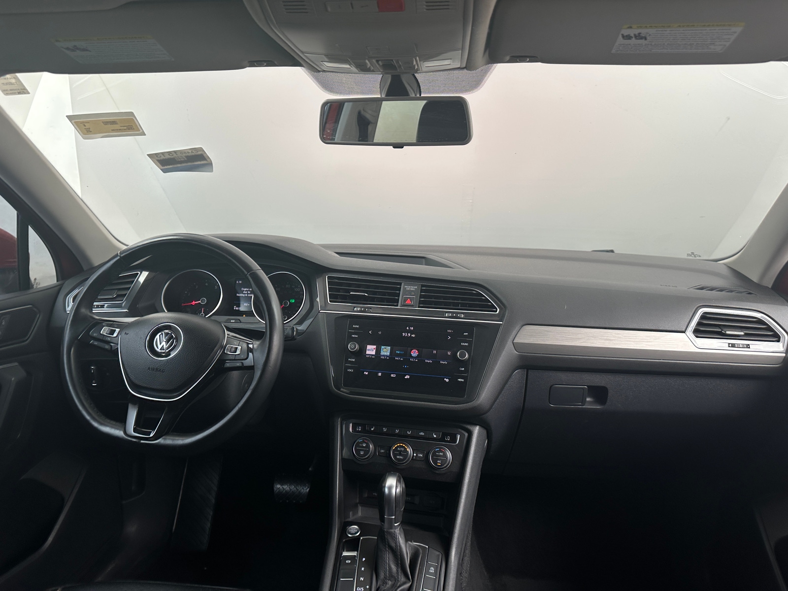Thumbnail: 2018 Volkswagen Tiguan - 3