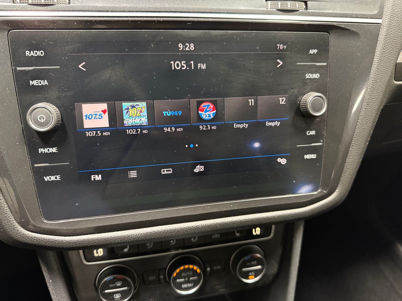 Thumbnail: 2018 Volkswagen Tiguan - 4