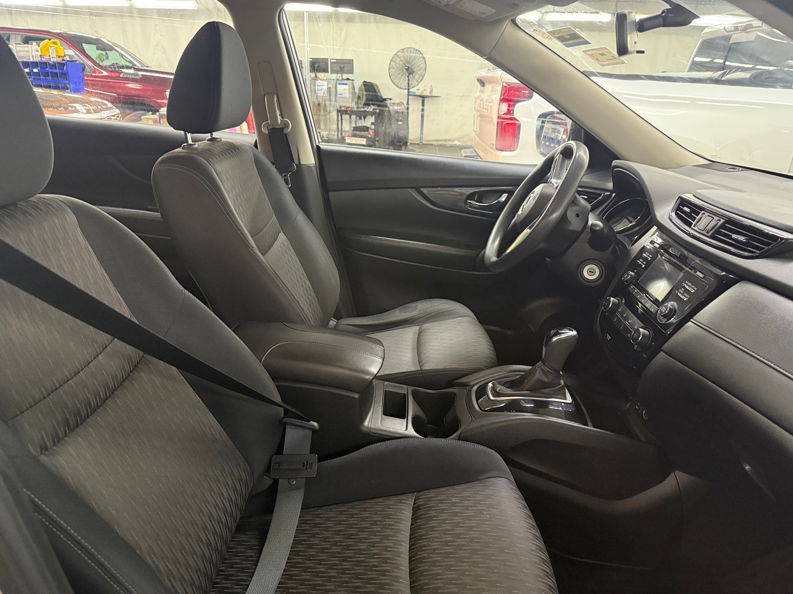 Thumbnail: 2017 Nissan Rogue - 2