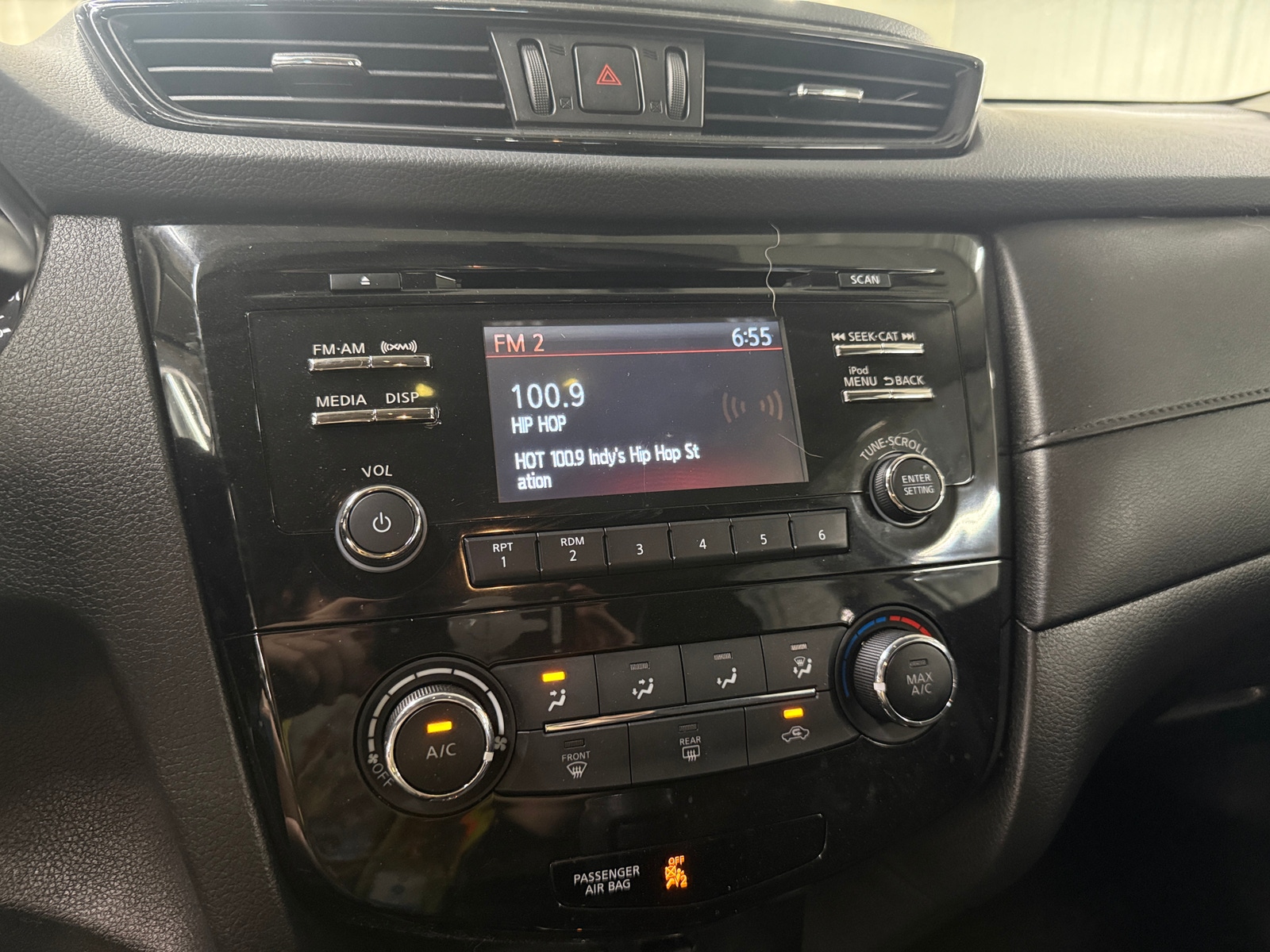 Thumbnail: 2017 Nissan Rogue - 4
