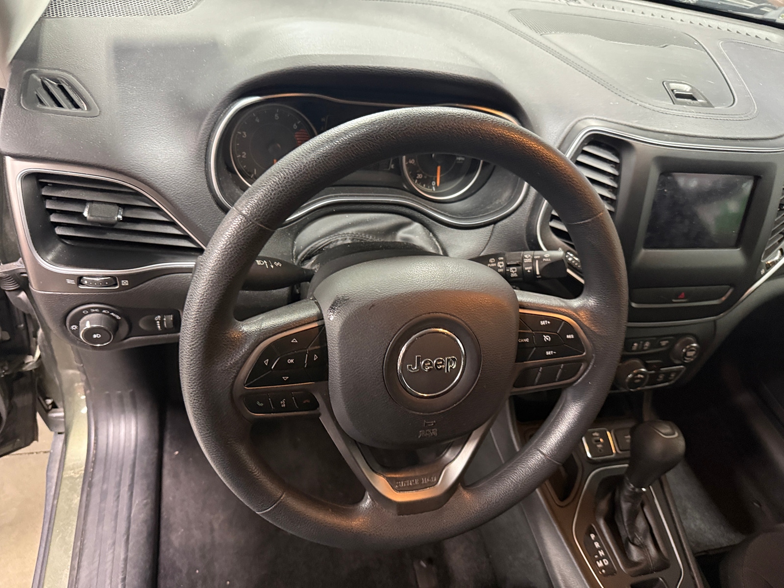 Thumbnail: 2019 Jeep Cherokee - 5