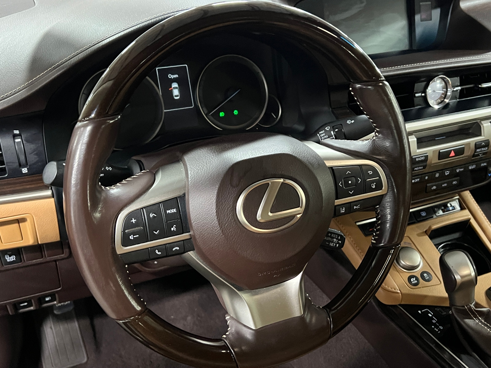 Thumbnail: 2017 Lexus ES - 4