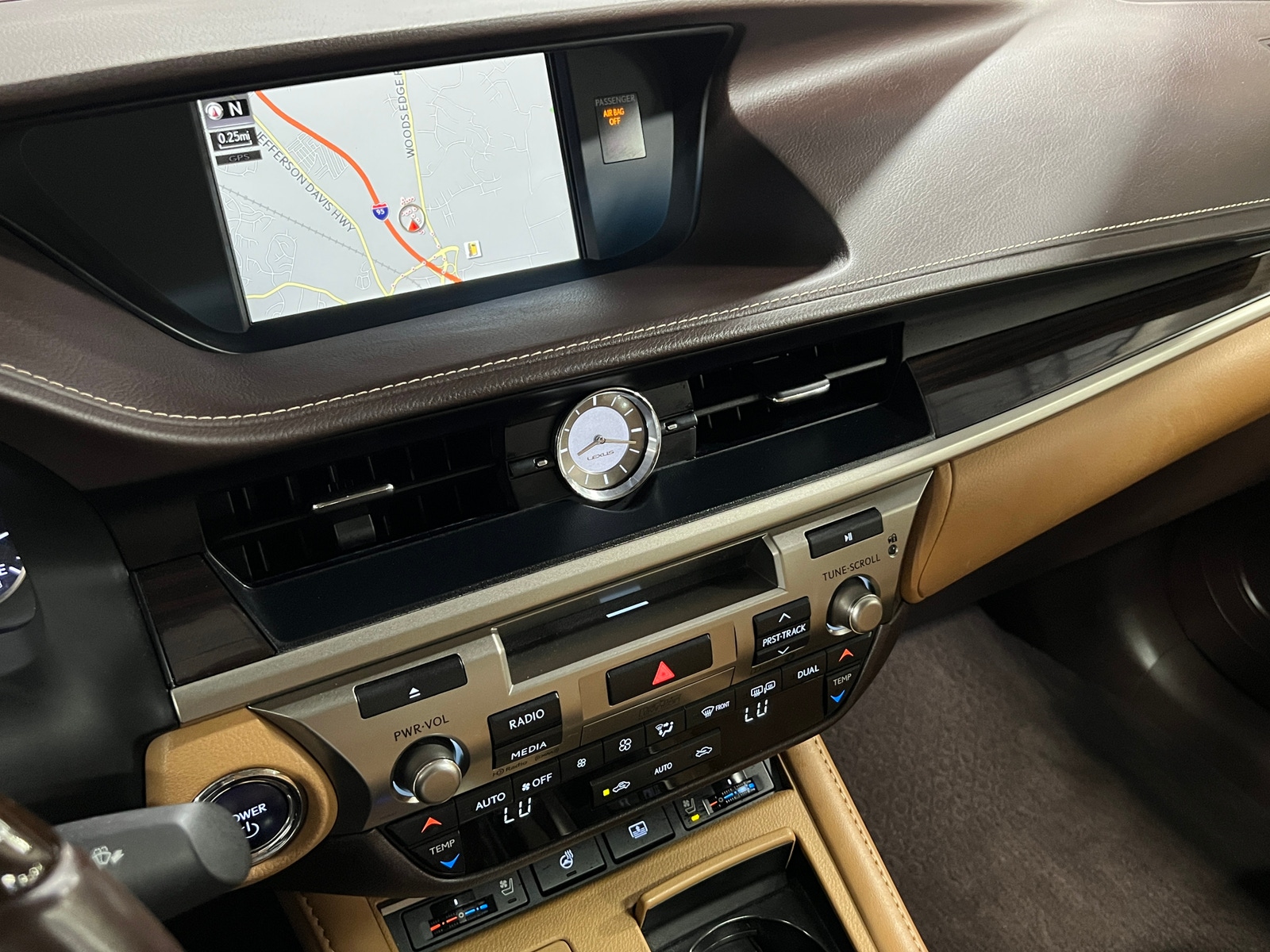Thumbnail: 2017 Lexus ES - 3