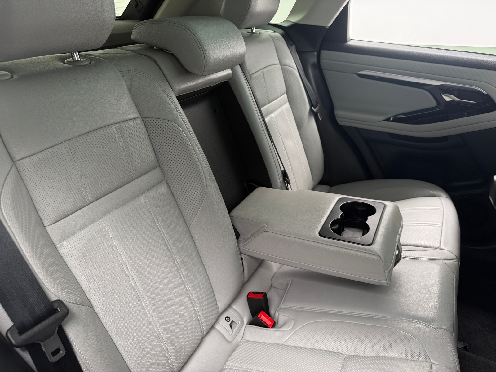 Thumbnail: 2023 Land Rover Range Rover Evoque - 6