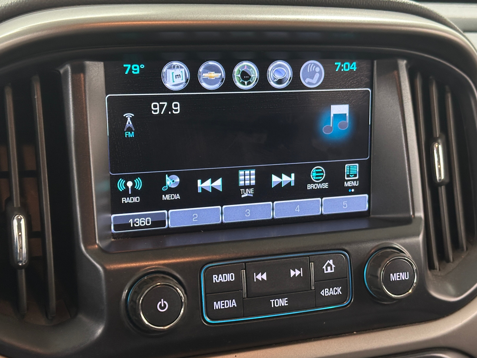 Thumbnail: 2017 Chevrolet Colorado - 3